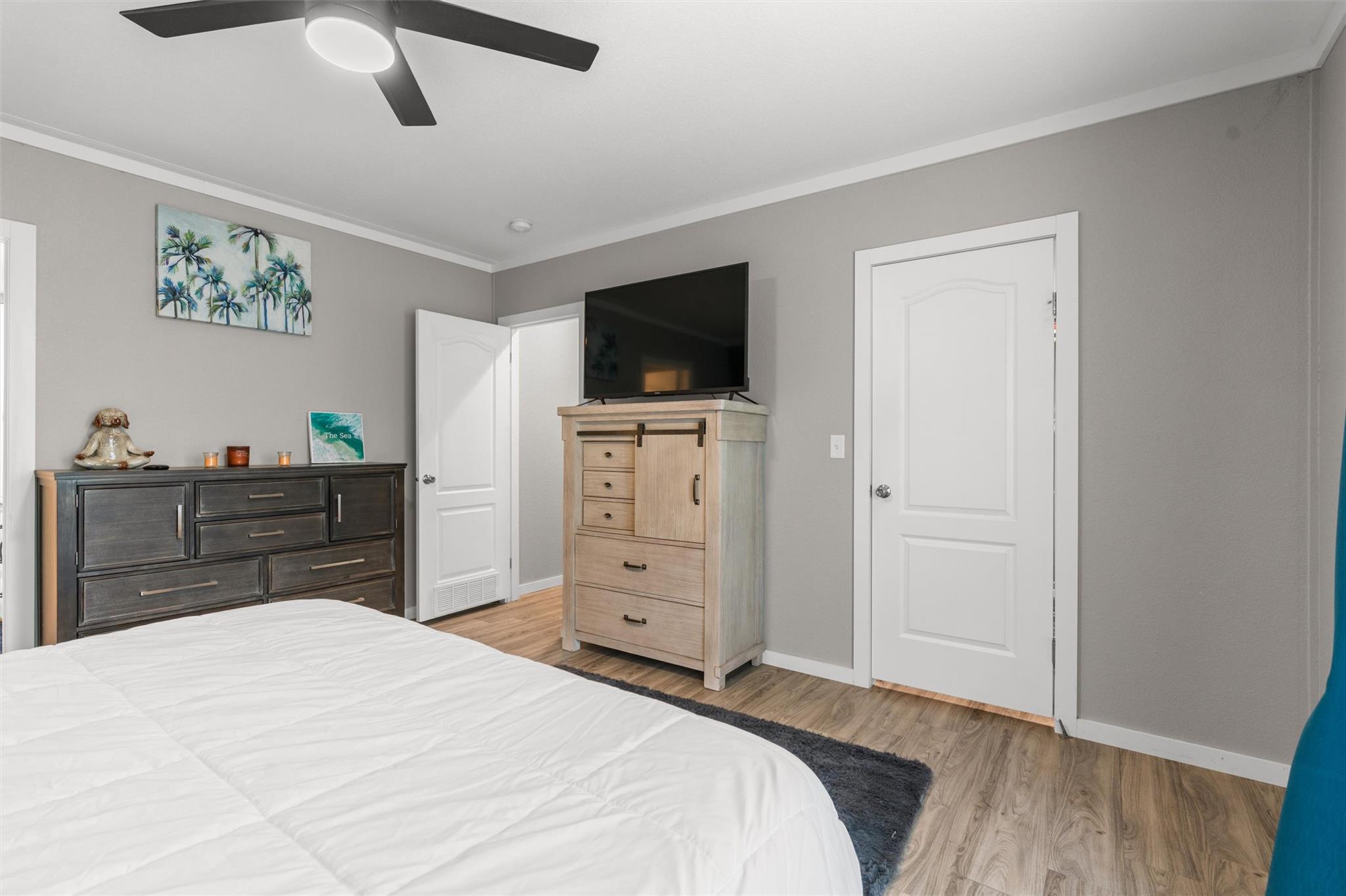 137 Scarlet Harts Ln, Dale, TX 78616