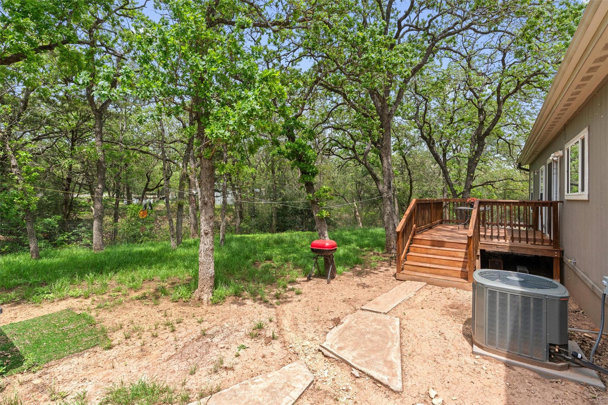 137 Scarlet Harts Ln, Dale, TX 78616