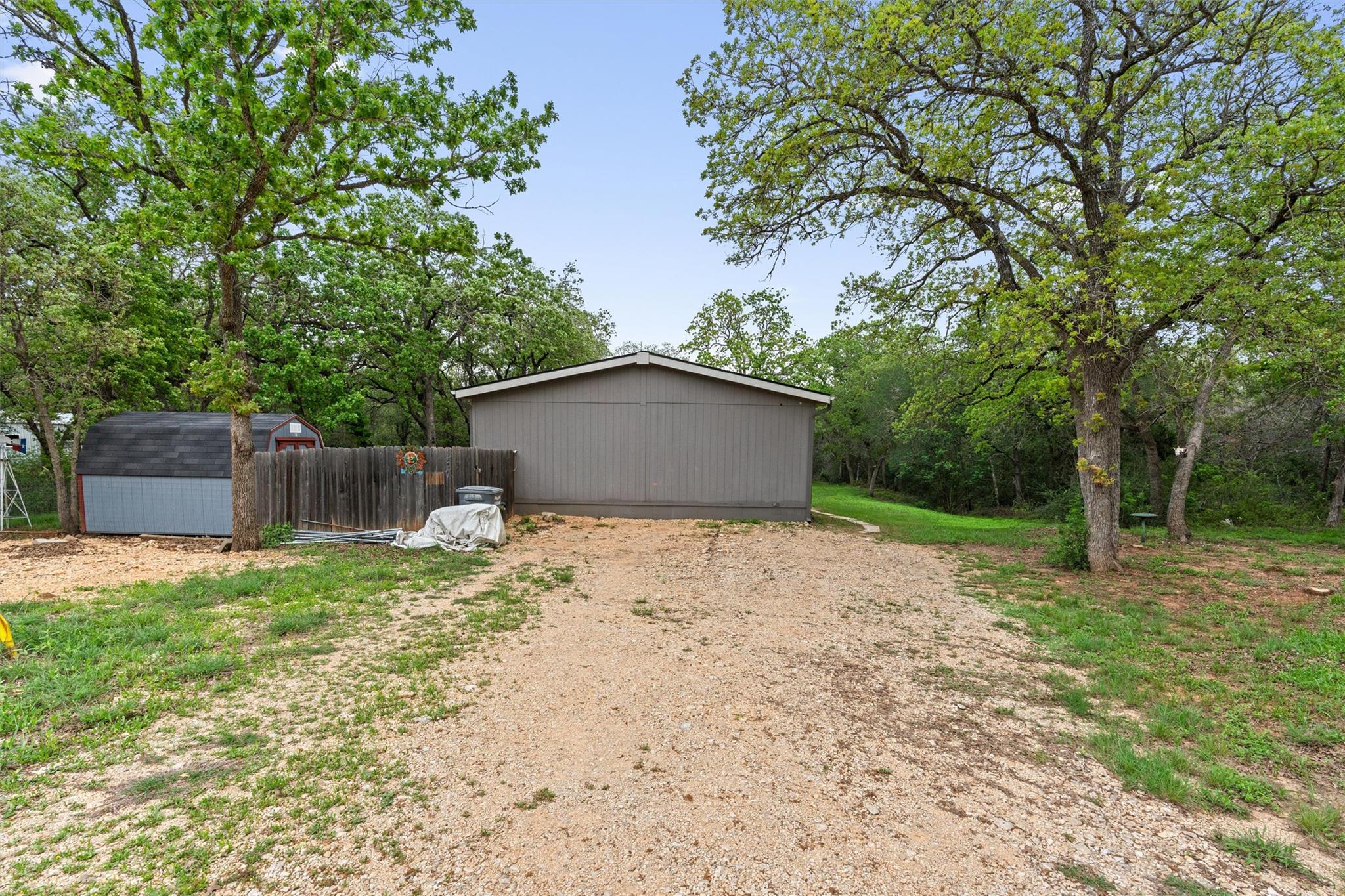 137 Scarlet Harts Ln, Dale, TX 78616