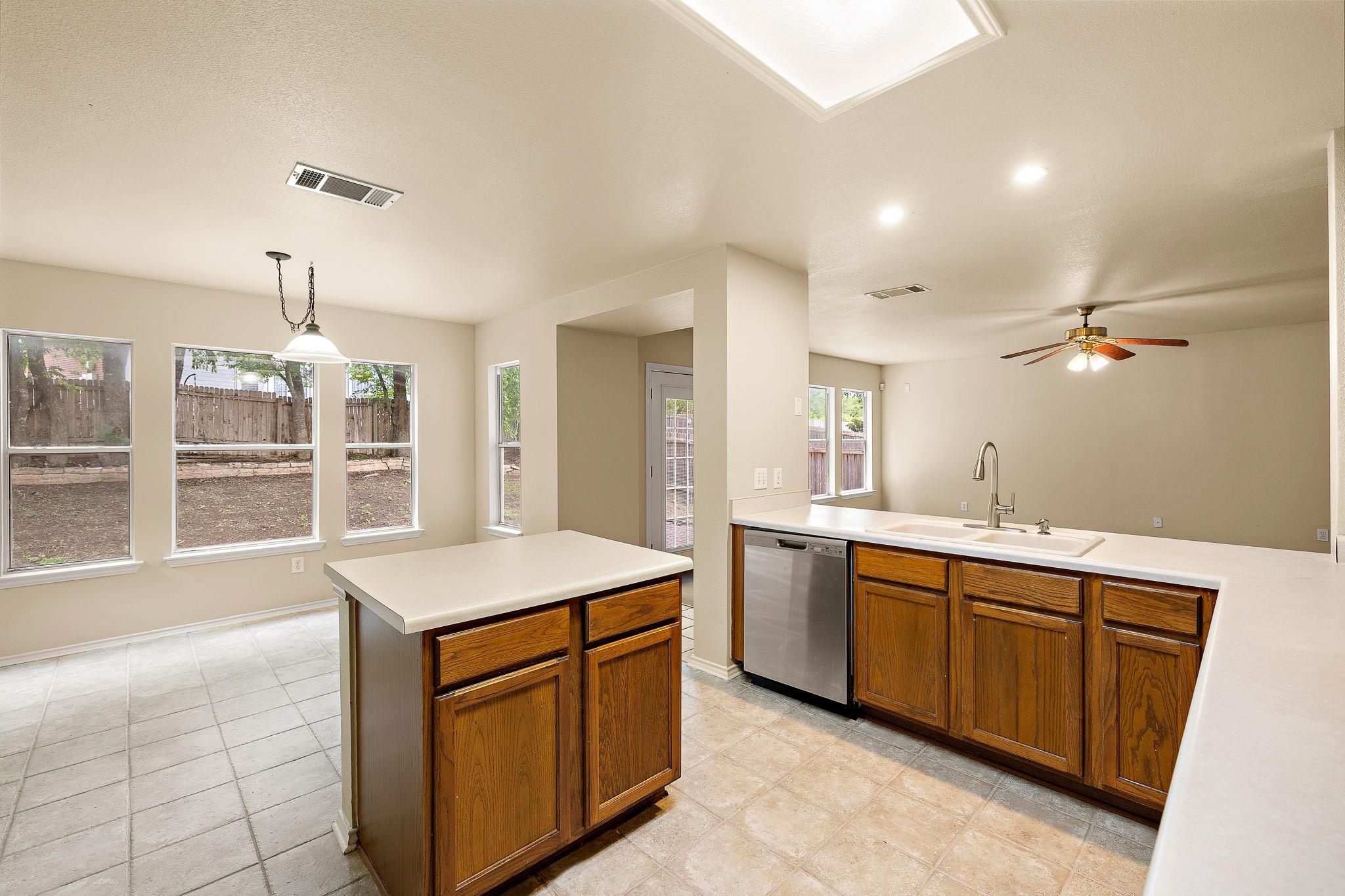 2104 Deer Creek Trl, Round Rock, TX 78665