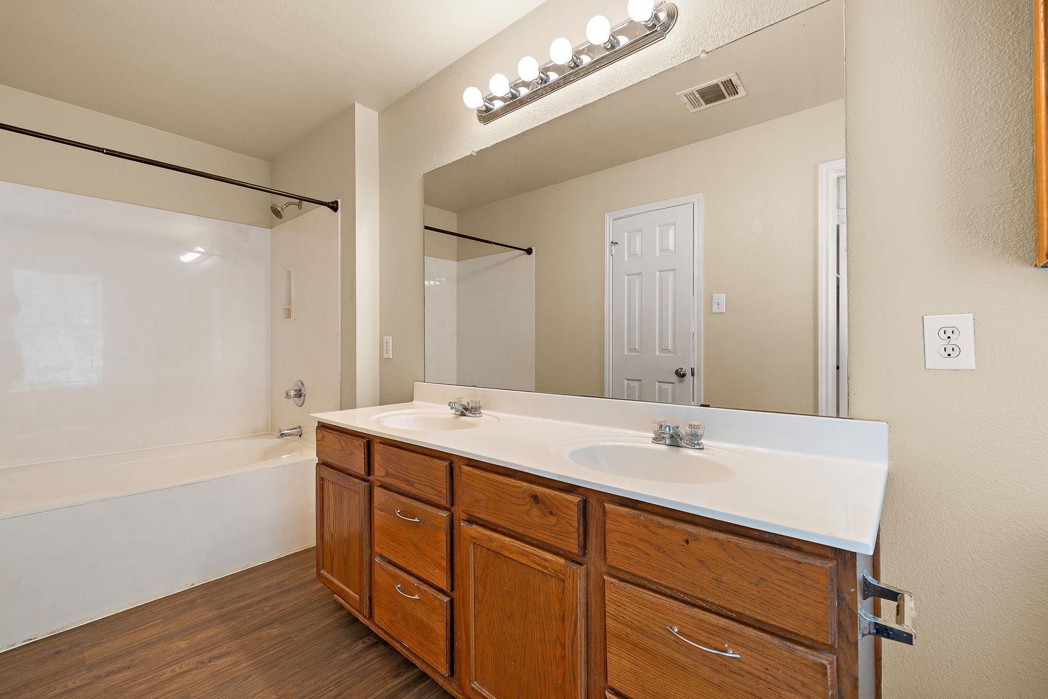 2104 Deer Creek Trl, Round Rock, TX 78665