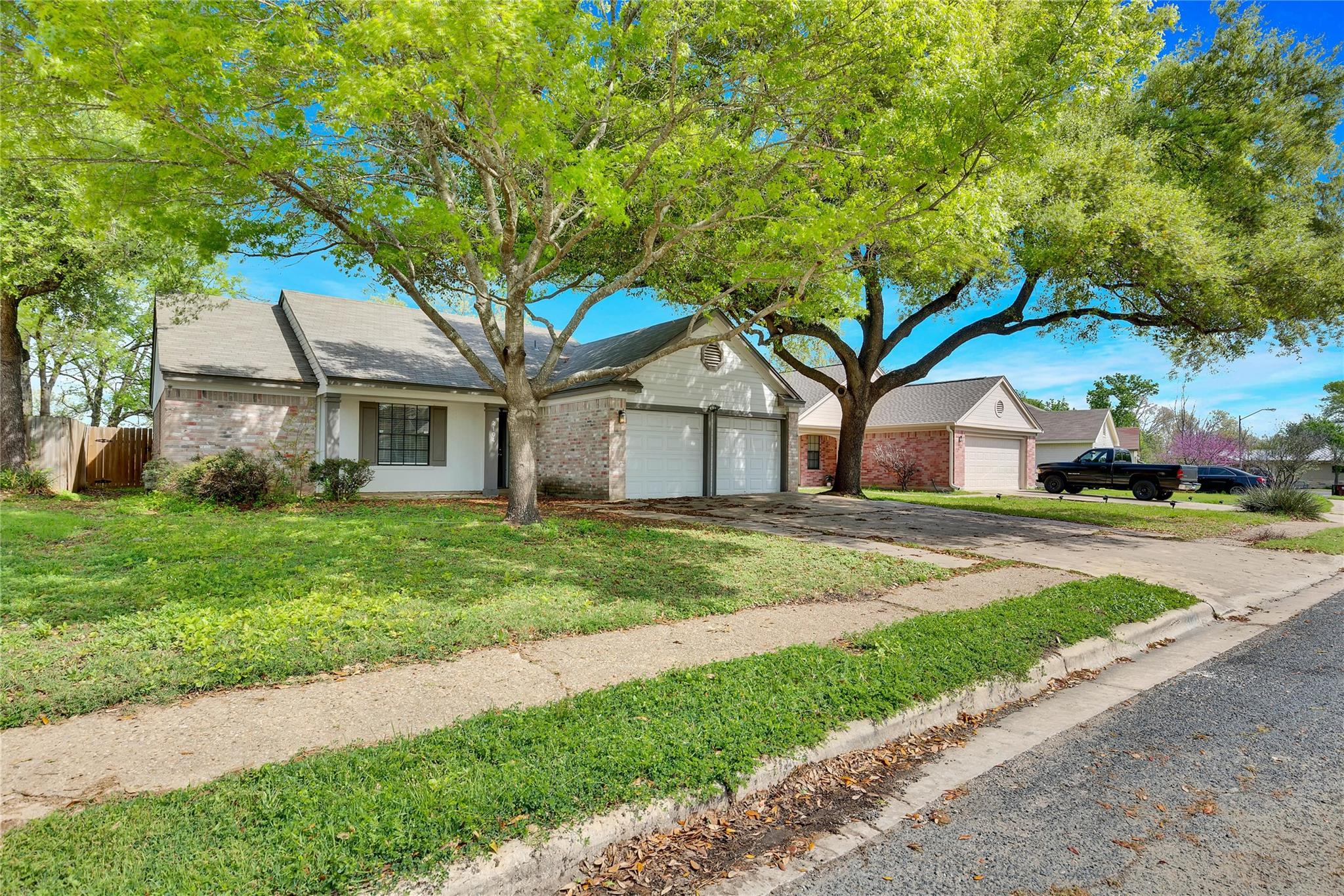 2104 Agarita Trl, Round Rock, TX 78665