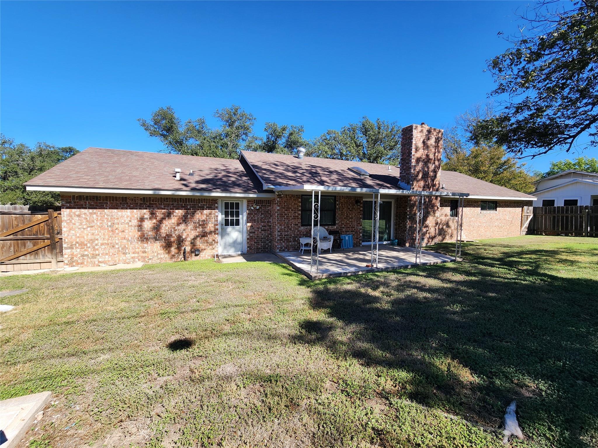 108 Parkview Dr, Brady, TX 76825