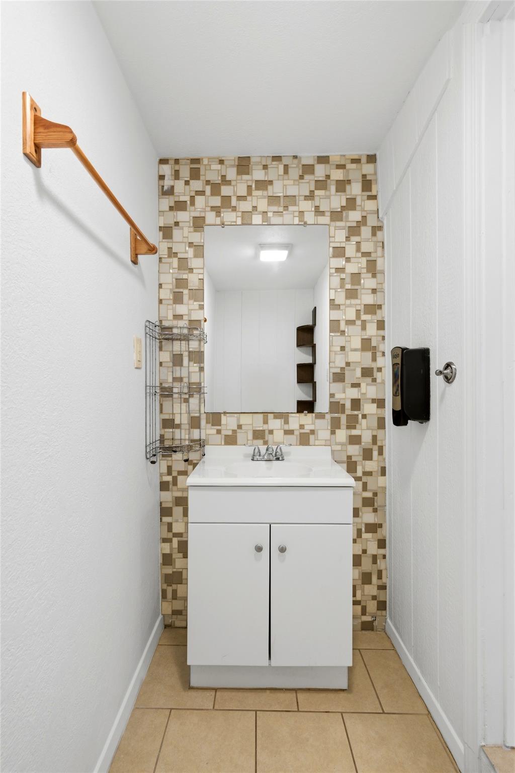 206 Oscar St, Taylor, TX 76574