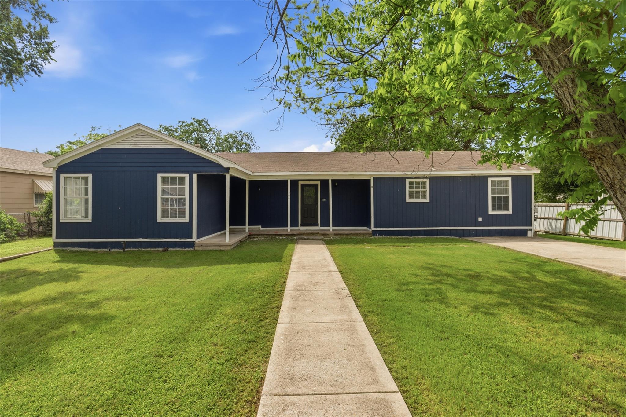 206 Oscar St, Taylor, TX 76574