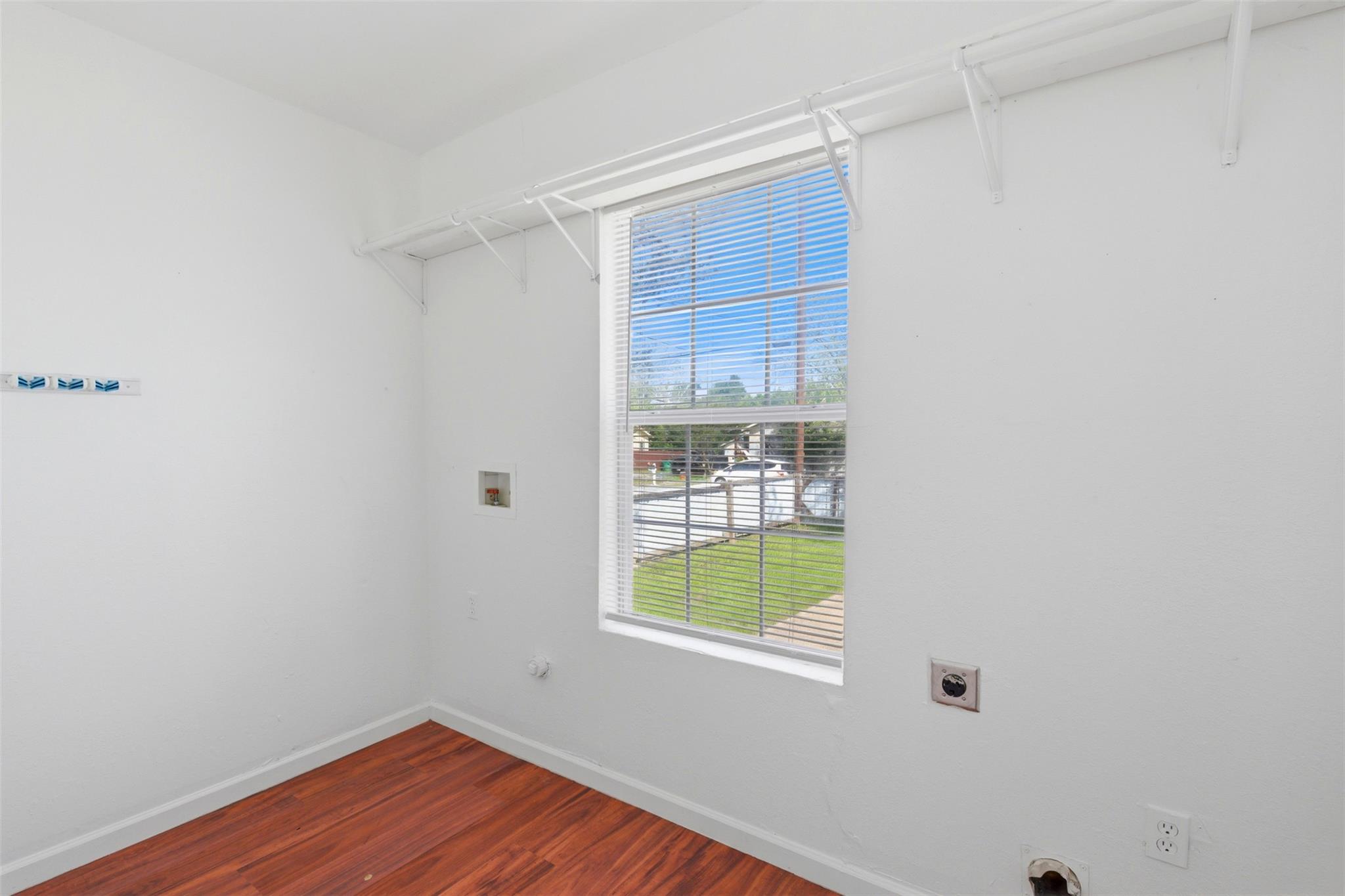 206 Oscar St, Taylor, TX 76574