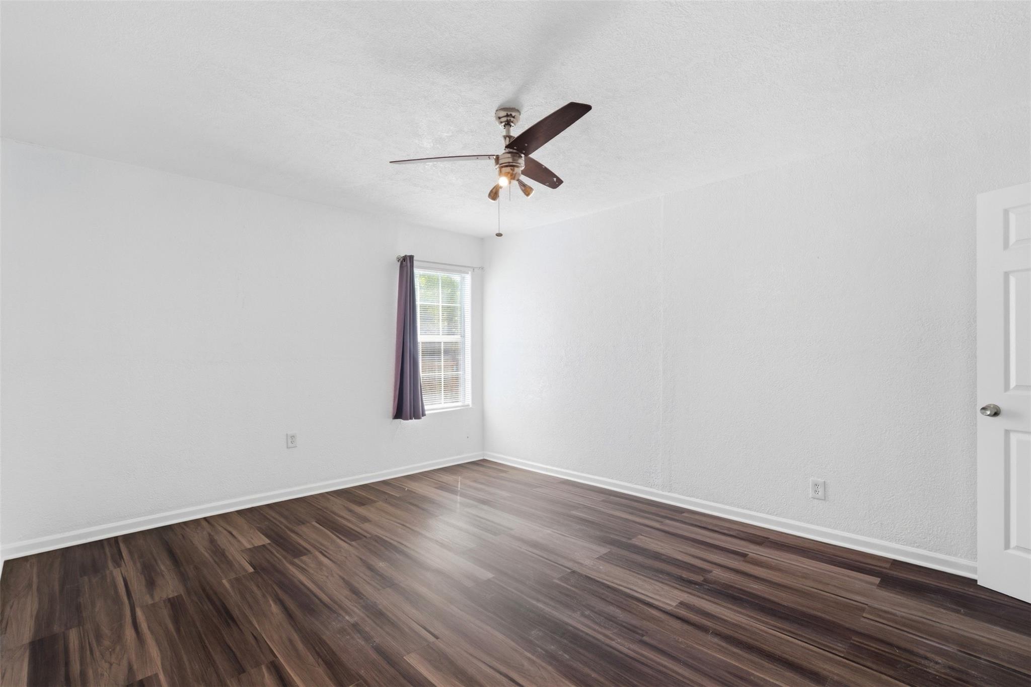 206 Oscar St, Taylor, TX 76574