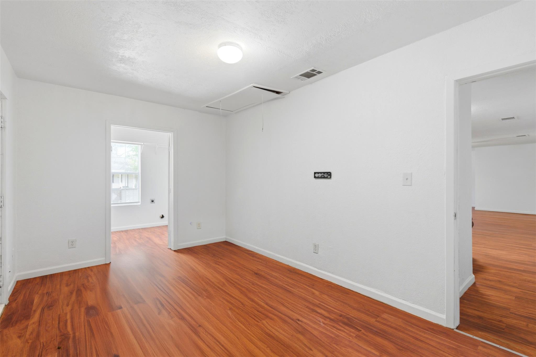 206 Oscar St, Taylor, TX 76574