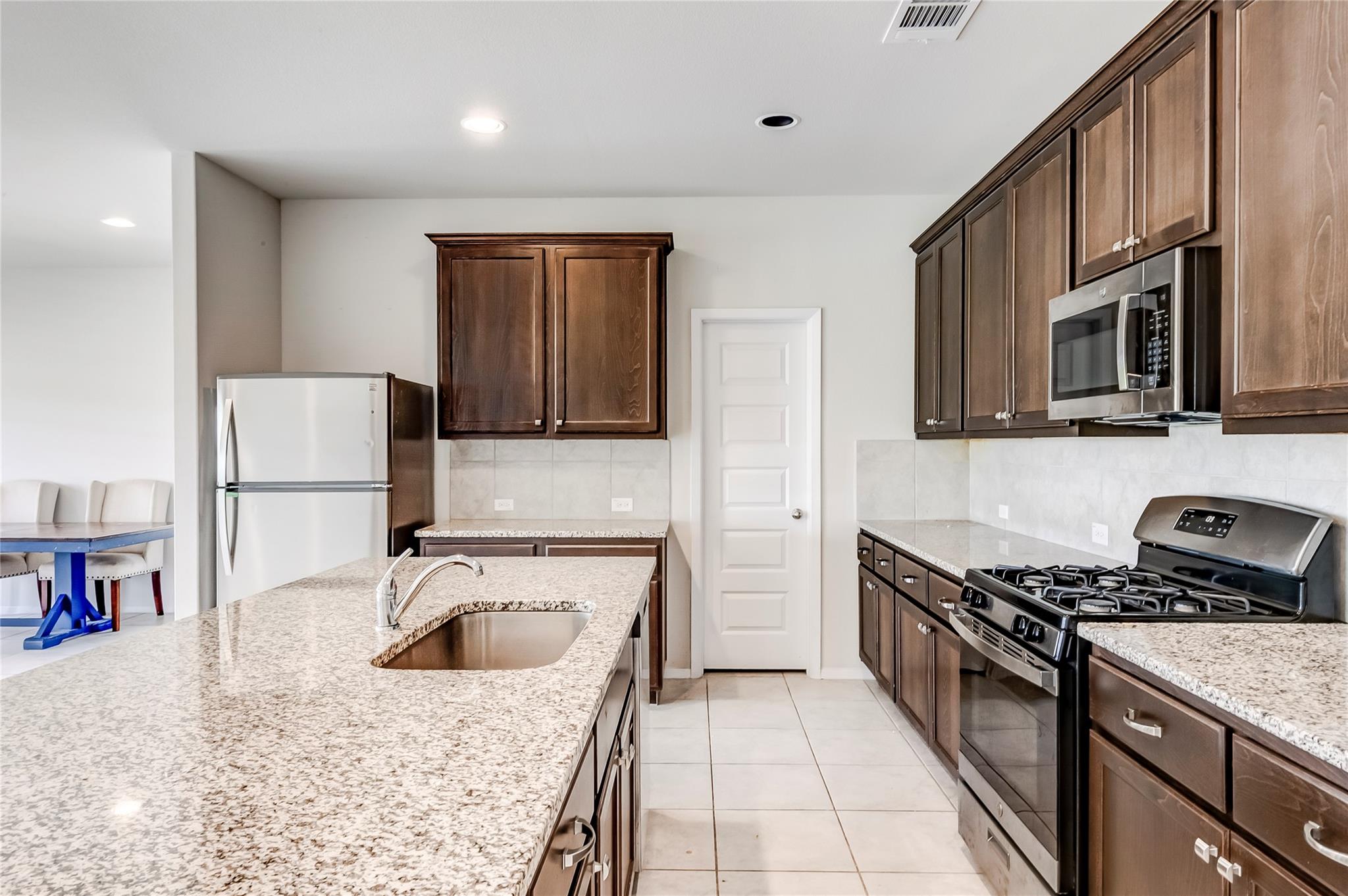 2721 Winding Creek Rd, Kyle, TX 78640