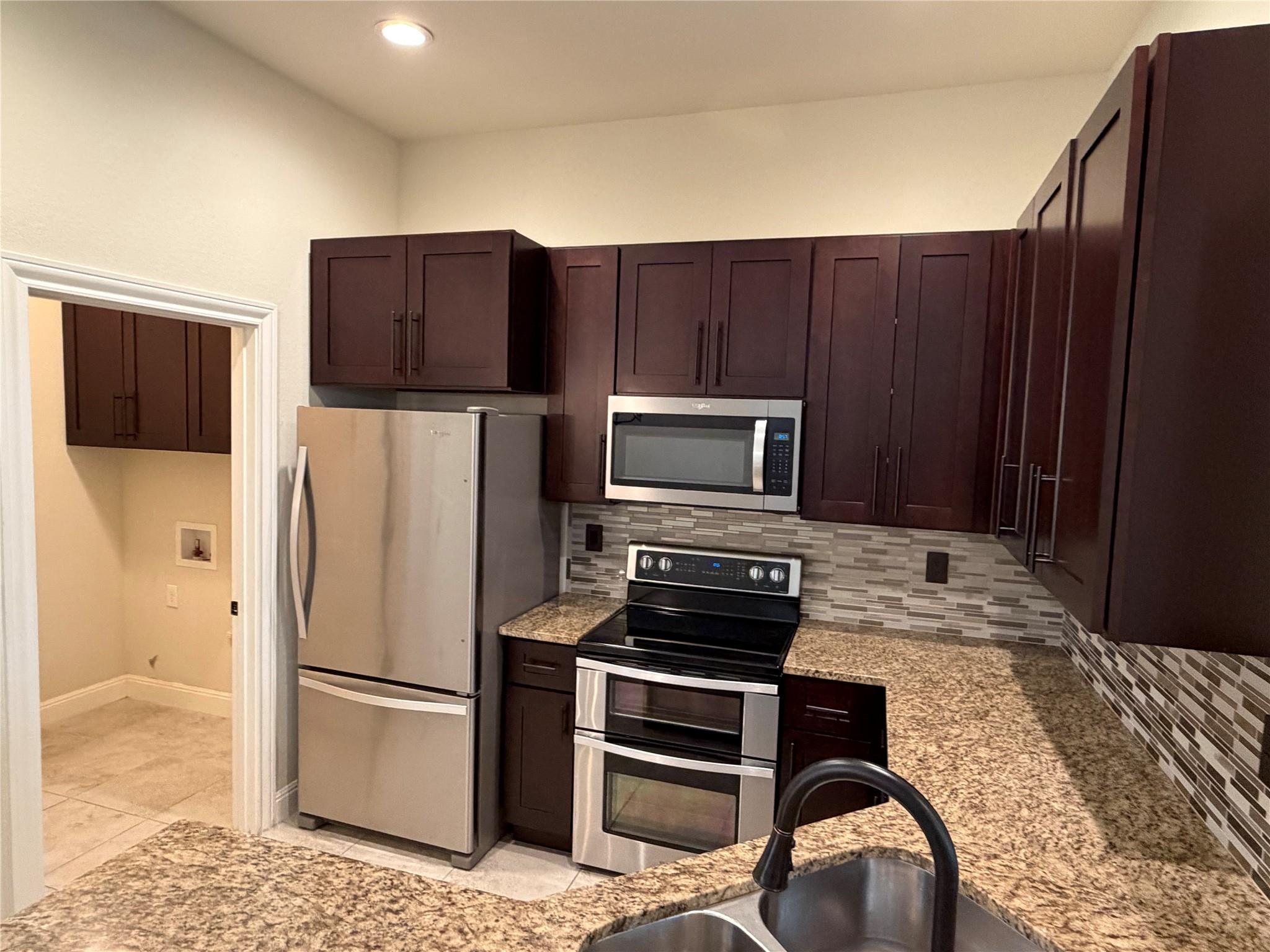 206 Fairway Cir, Point Venture, TX 78645