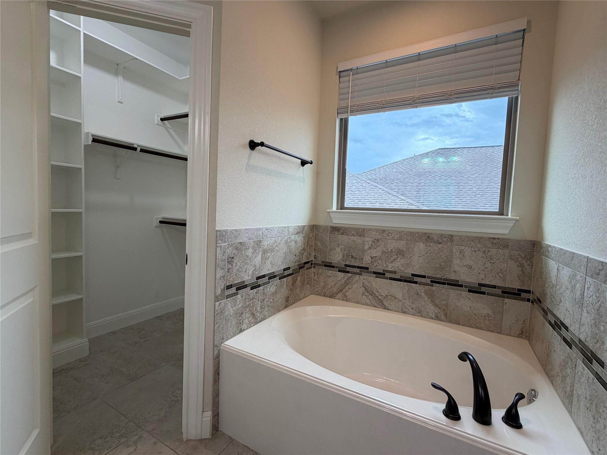 206 Fairway Cir, Point Venture, TX 78645