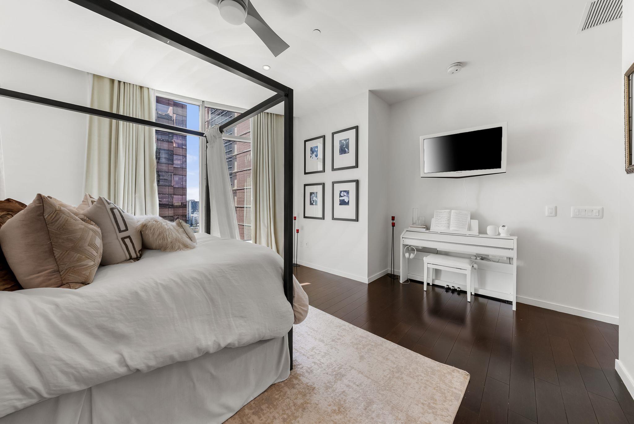 200 Congress Ave # 14C, Austin, TX 78701