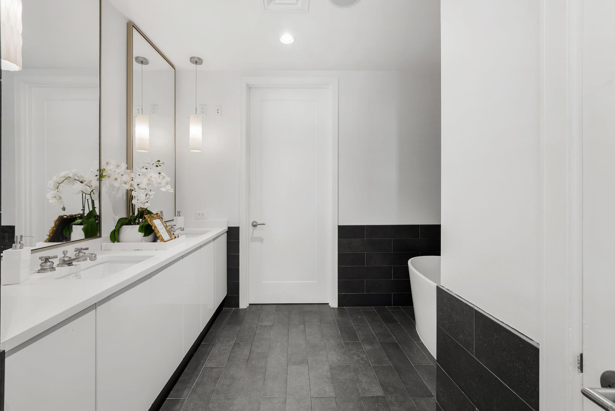 200 Congress Ave # 14C, Austin, TX 78701