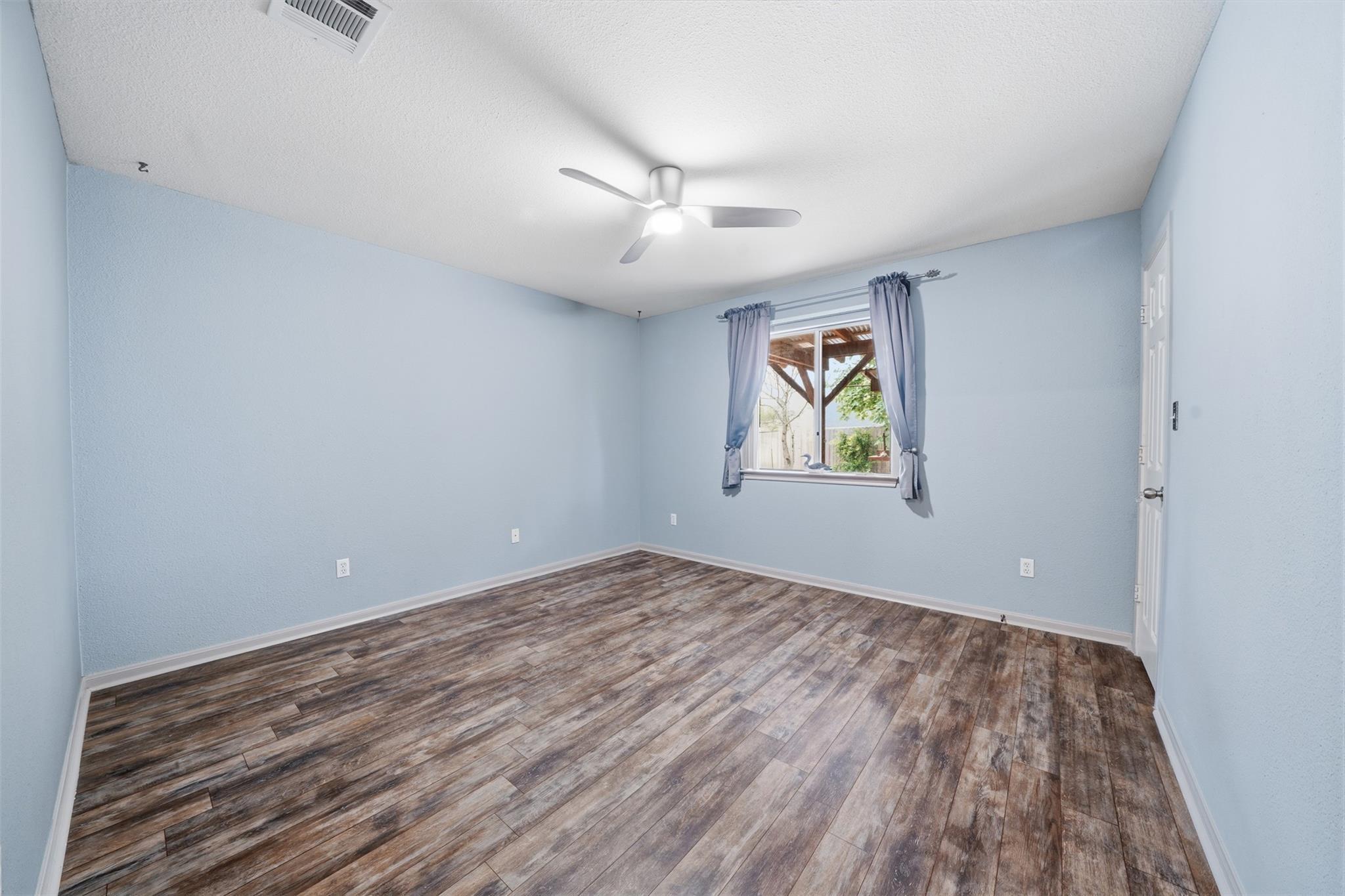 21142 Northland Dr, Lago Vista, TX 78645