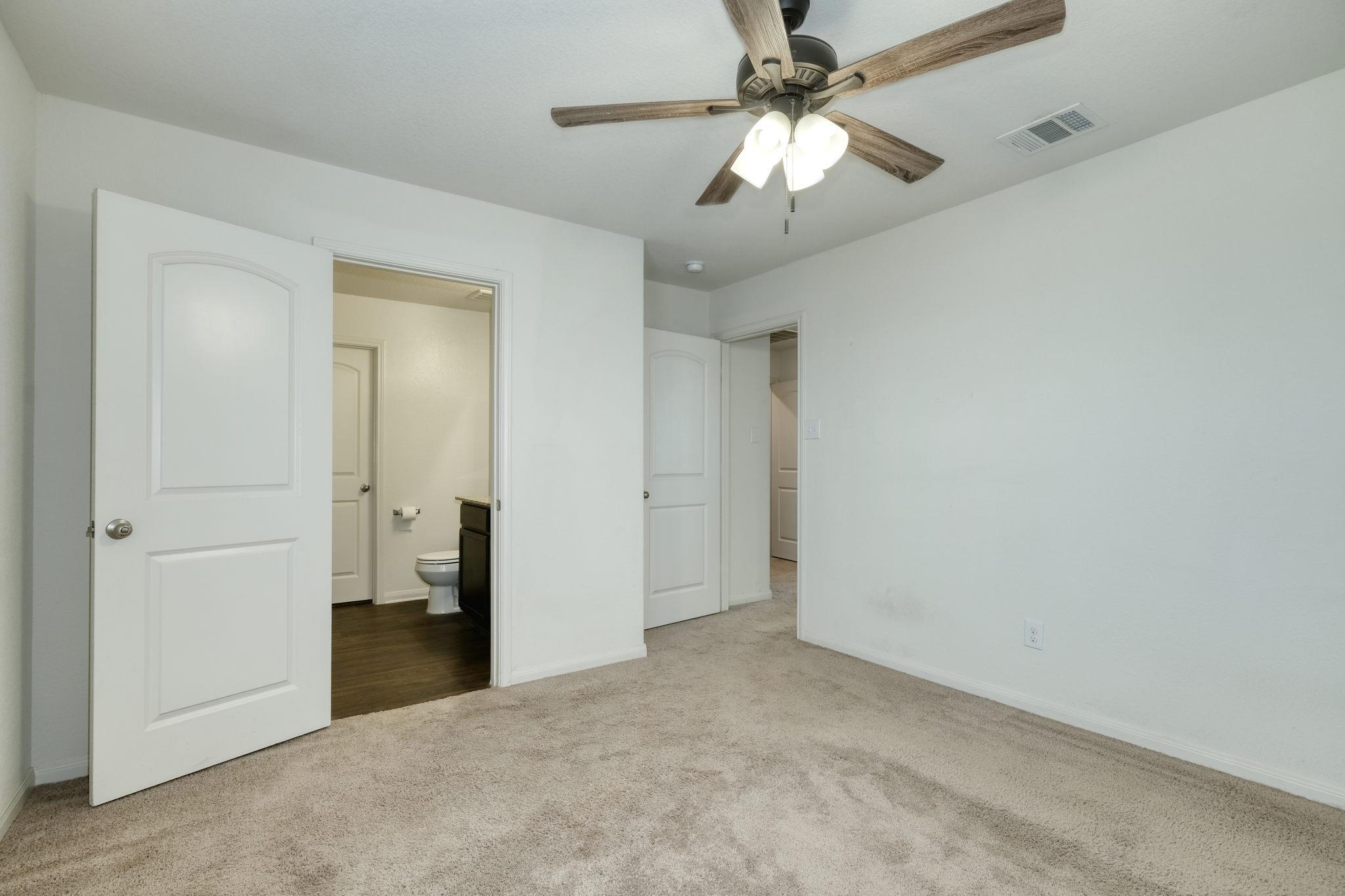 5033 Cressler Ln, Jarrell, TX 76537