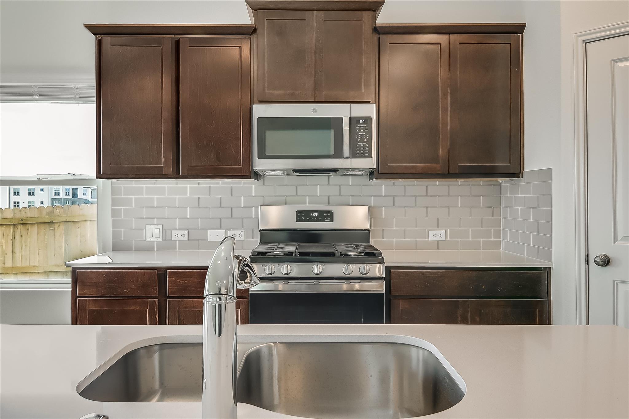 932 Mallow Rd, Leander, TX 78641