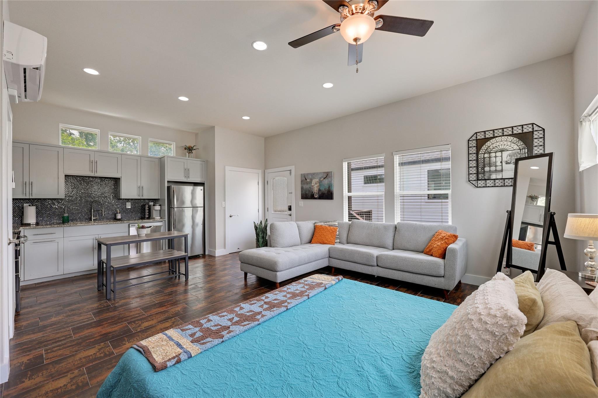 904 Willow St # A & B, Austin, TX 78702