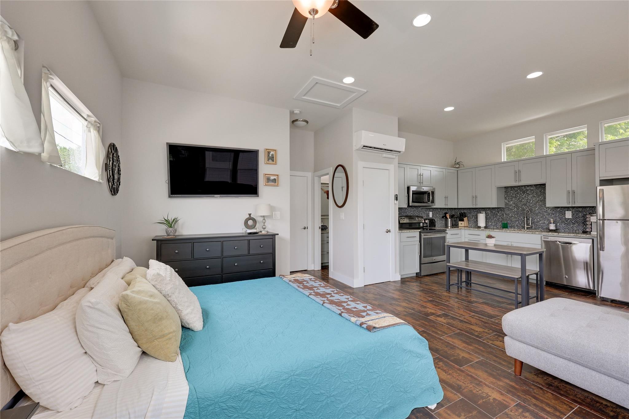 904 Willow St # A & B, Austin, TX 78702