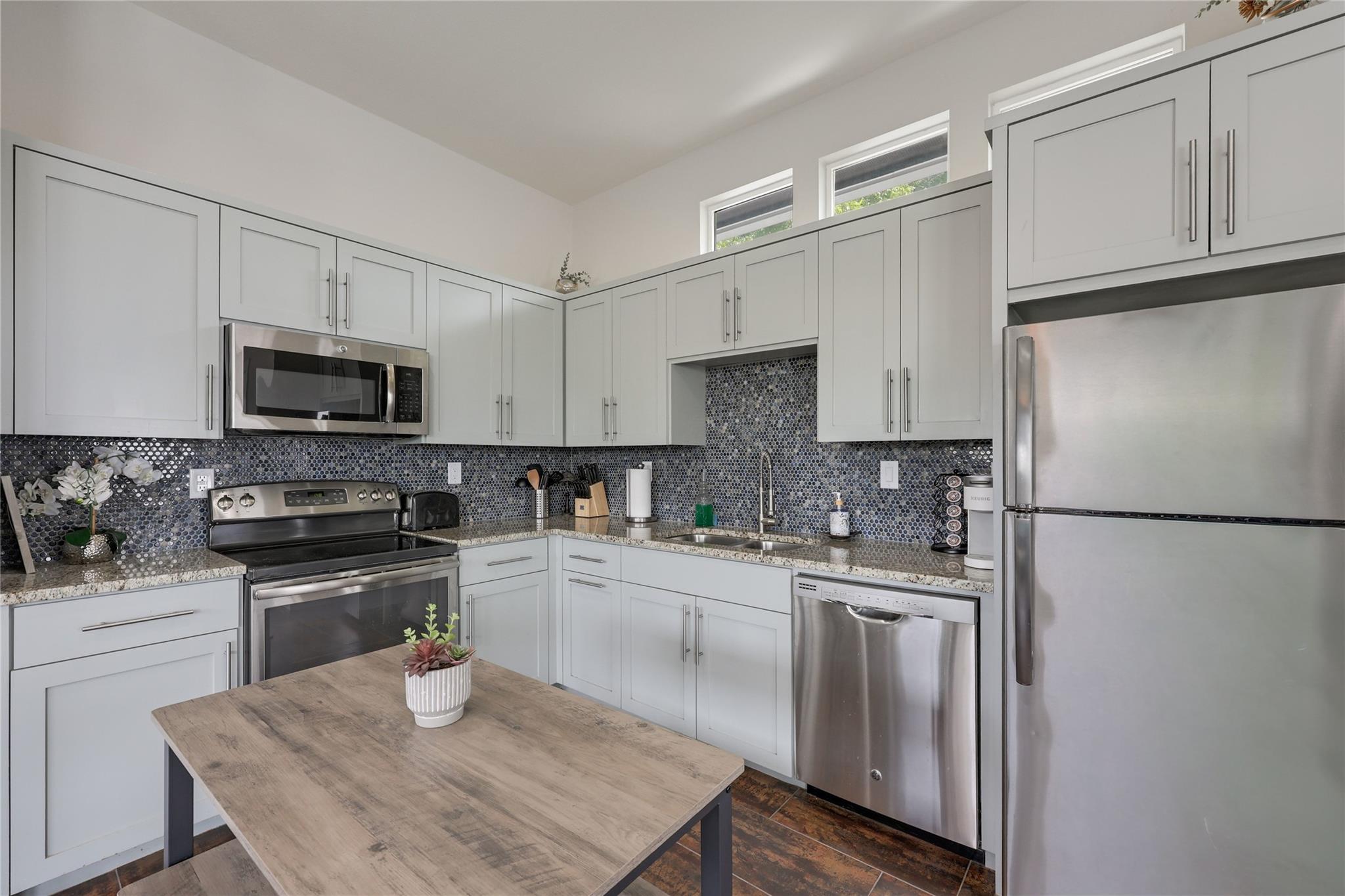 904 Willow St # A & B, Austin, TX 78702