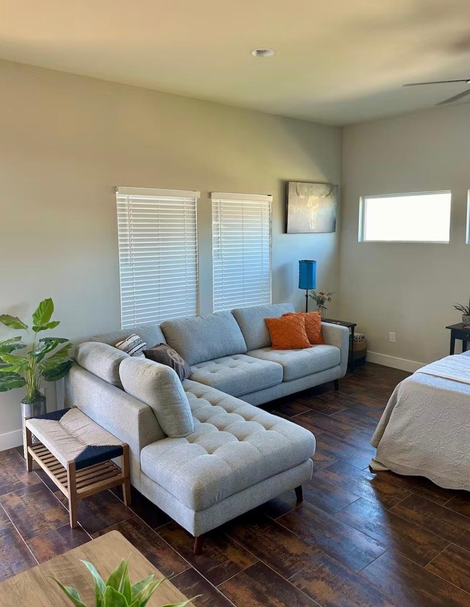 904 Willow St, Austin, TX 78702