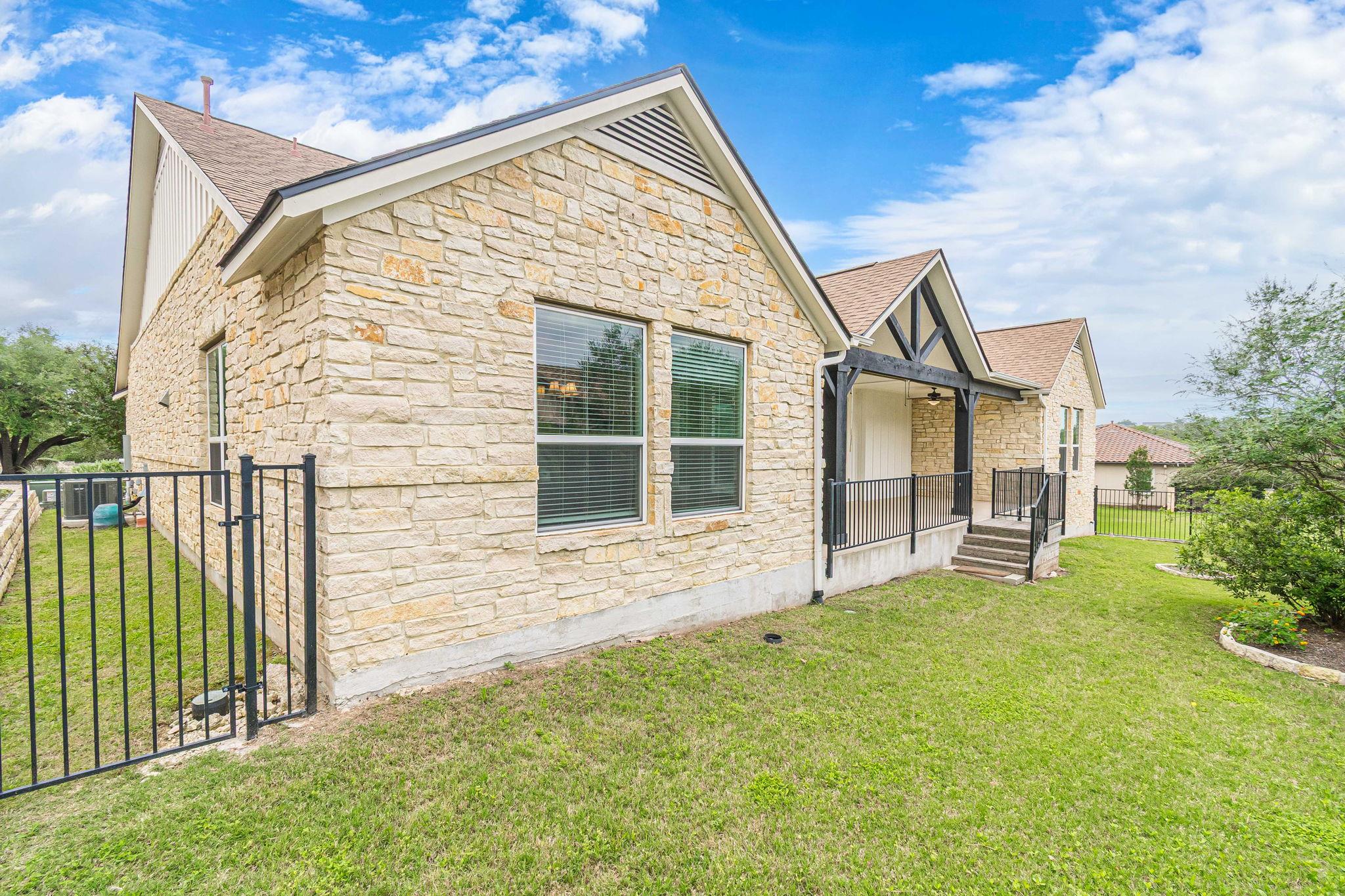 225 Jumping Laurel St, San Marcos, TX 78666