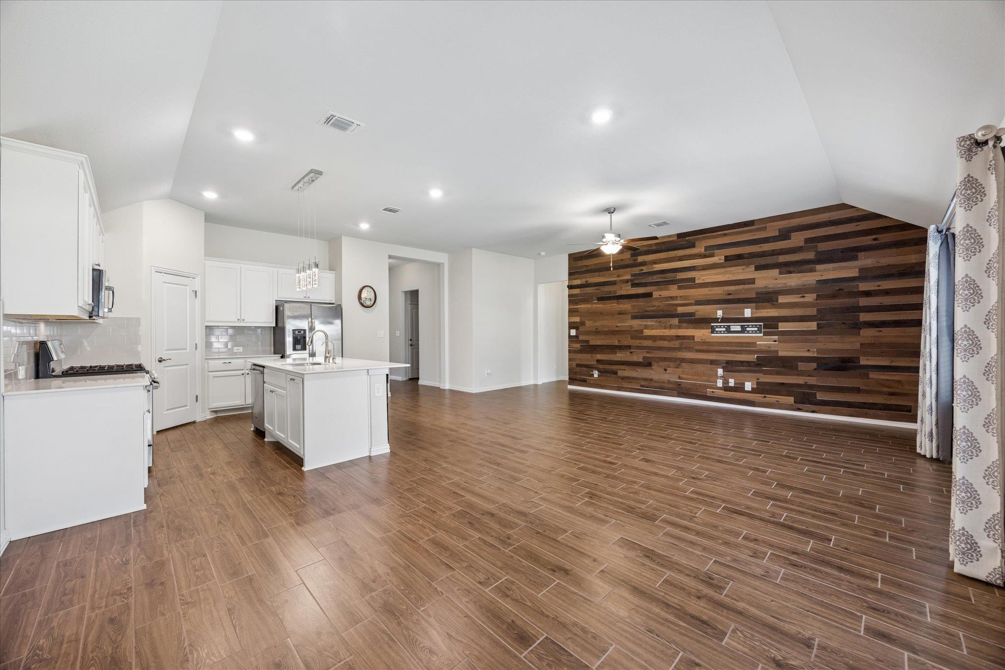 179 Belwood Dr, Buda, TX 78610