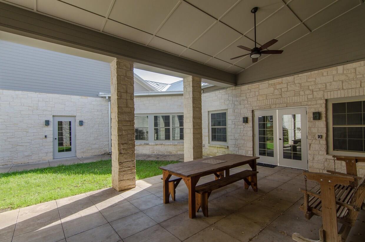 400 W Old Hwy 290, Dripping Springs, TX 78620