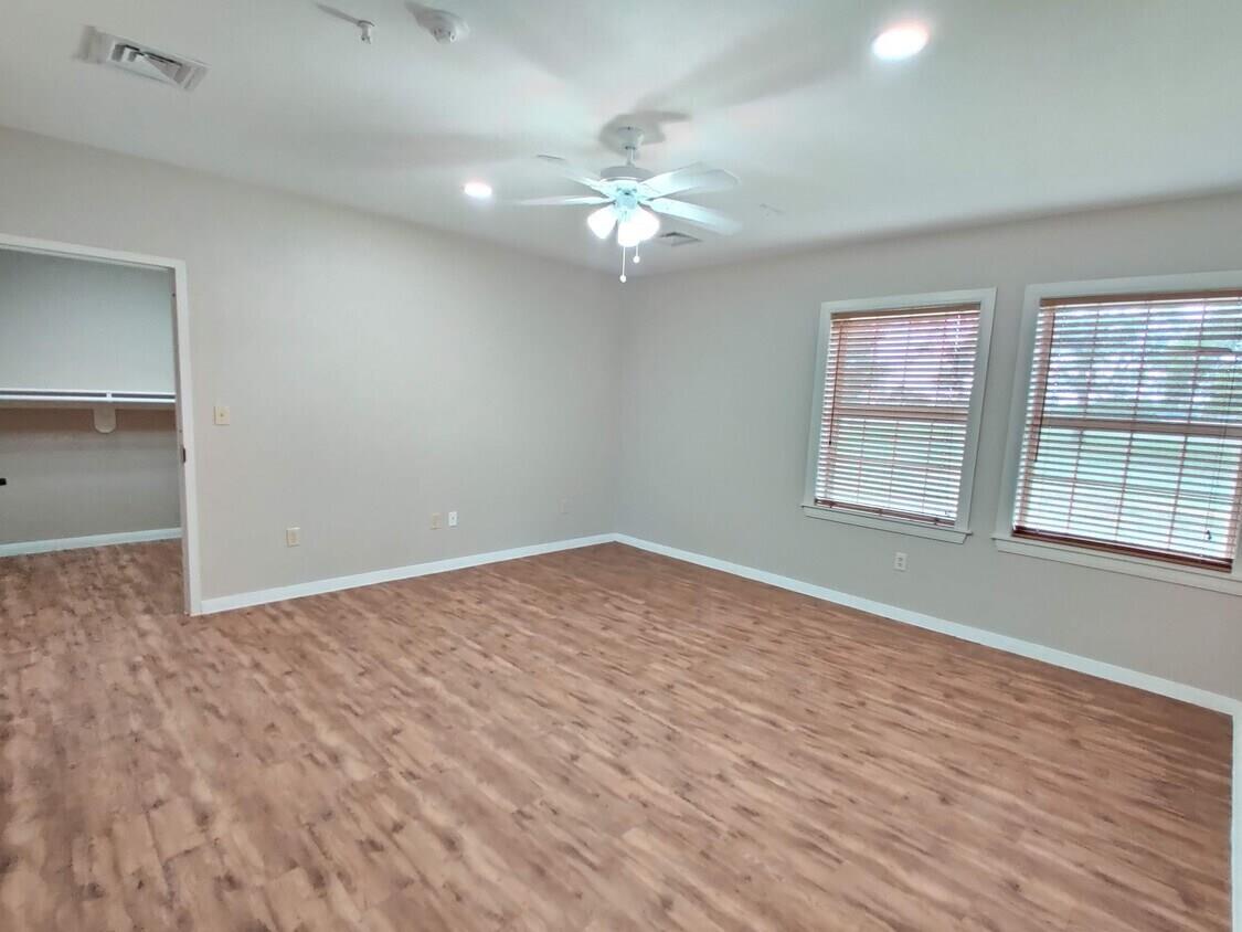 400 W Old Hwy 290, Dripping Springs, TX 78620