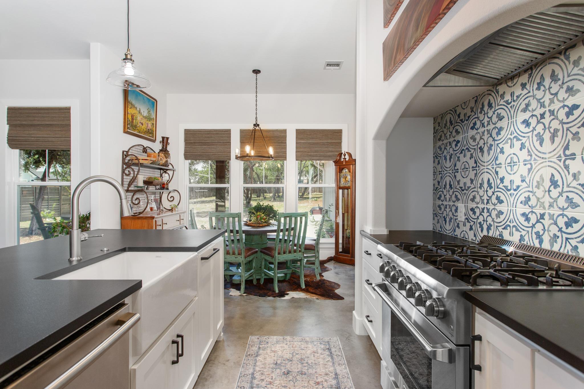2 Senisa Ln, Wimberley, TX 78676