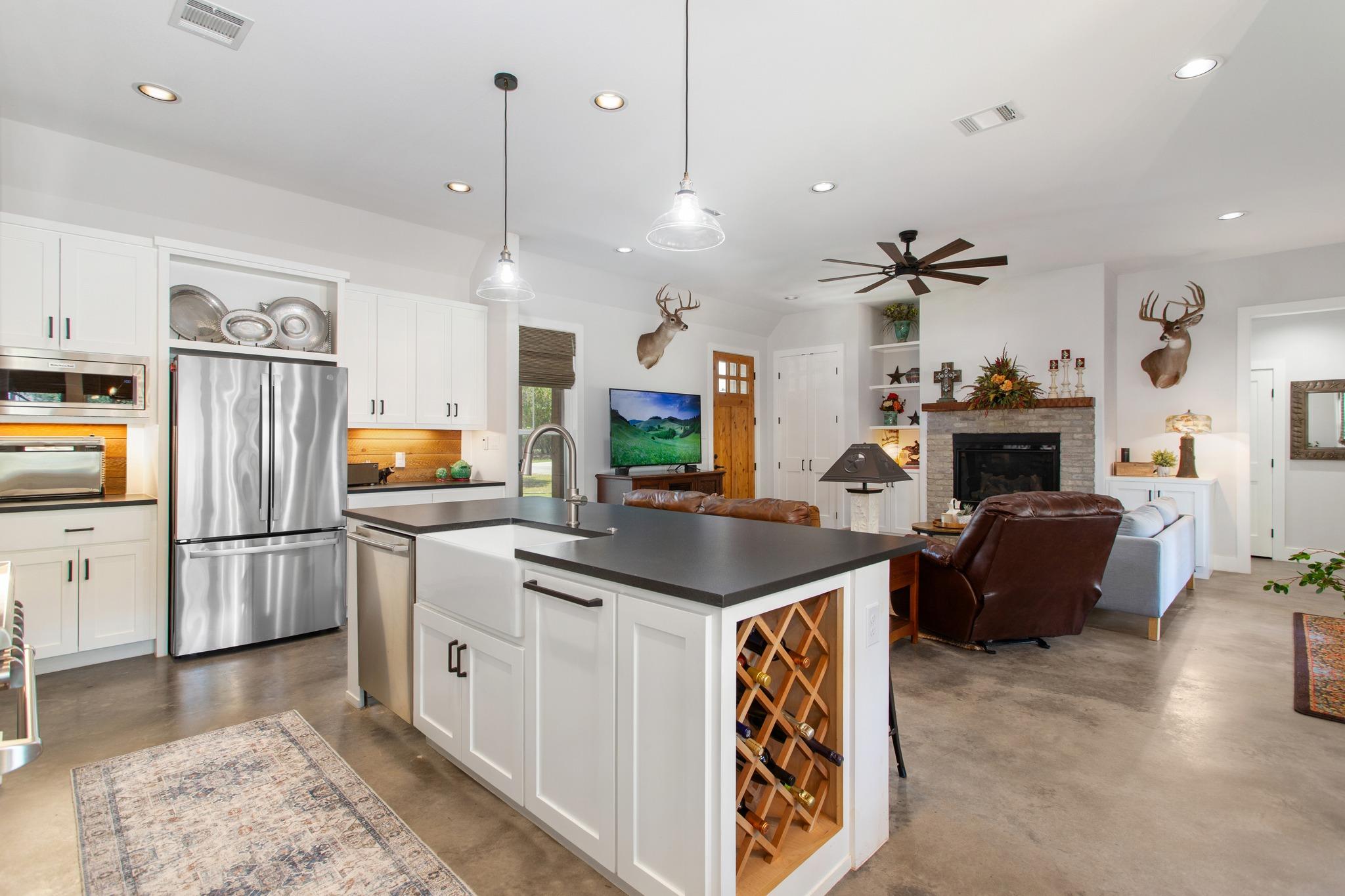 2 Senisa Ln, Wimberley, TX 78676