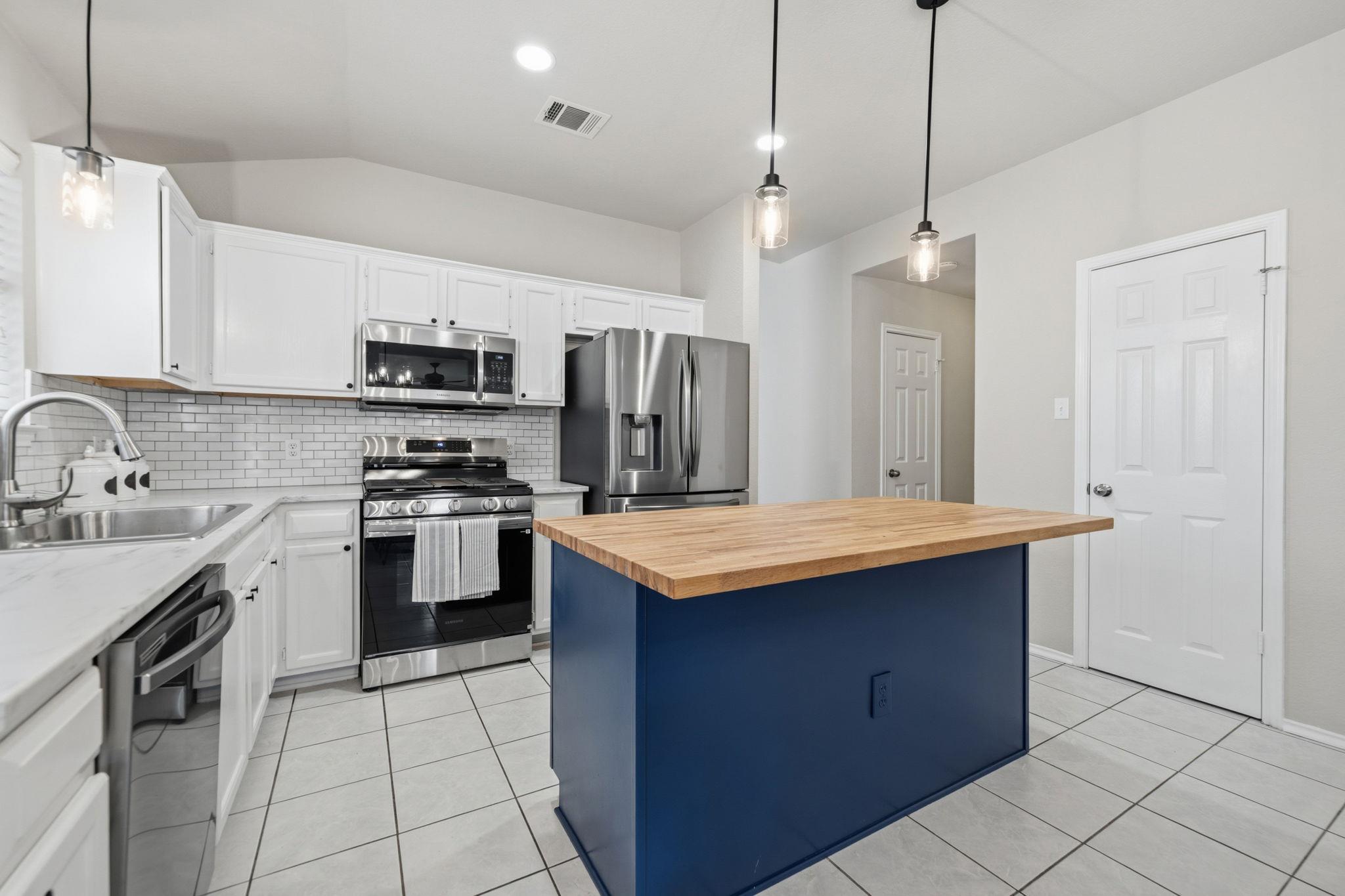 3704 Kissman Dr, Austin, TX 78728