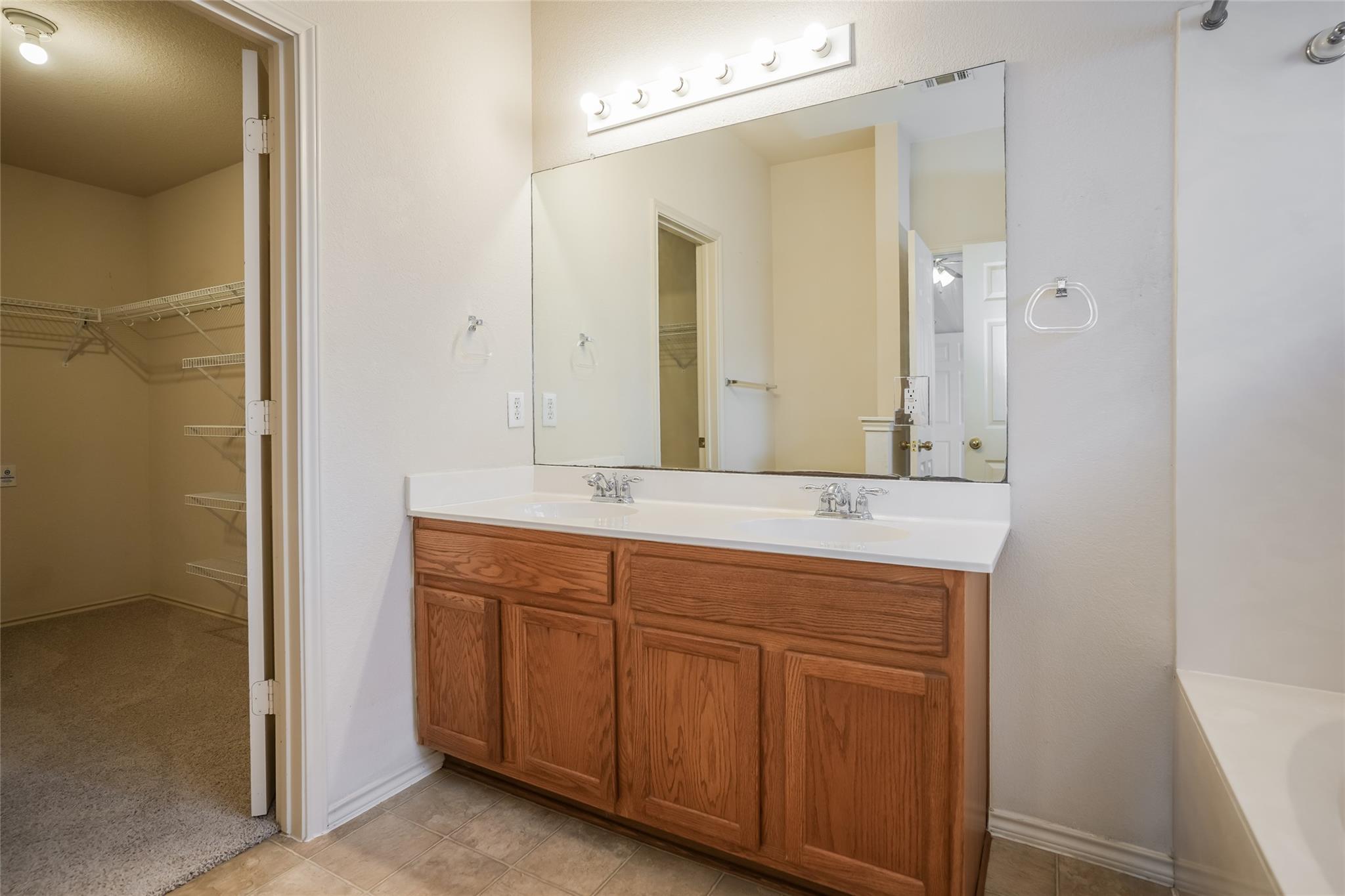 813 Middle Brook Dr, Leander, TX 78641