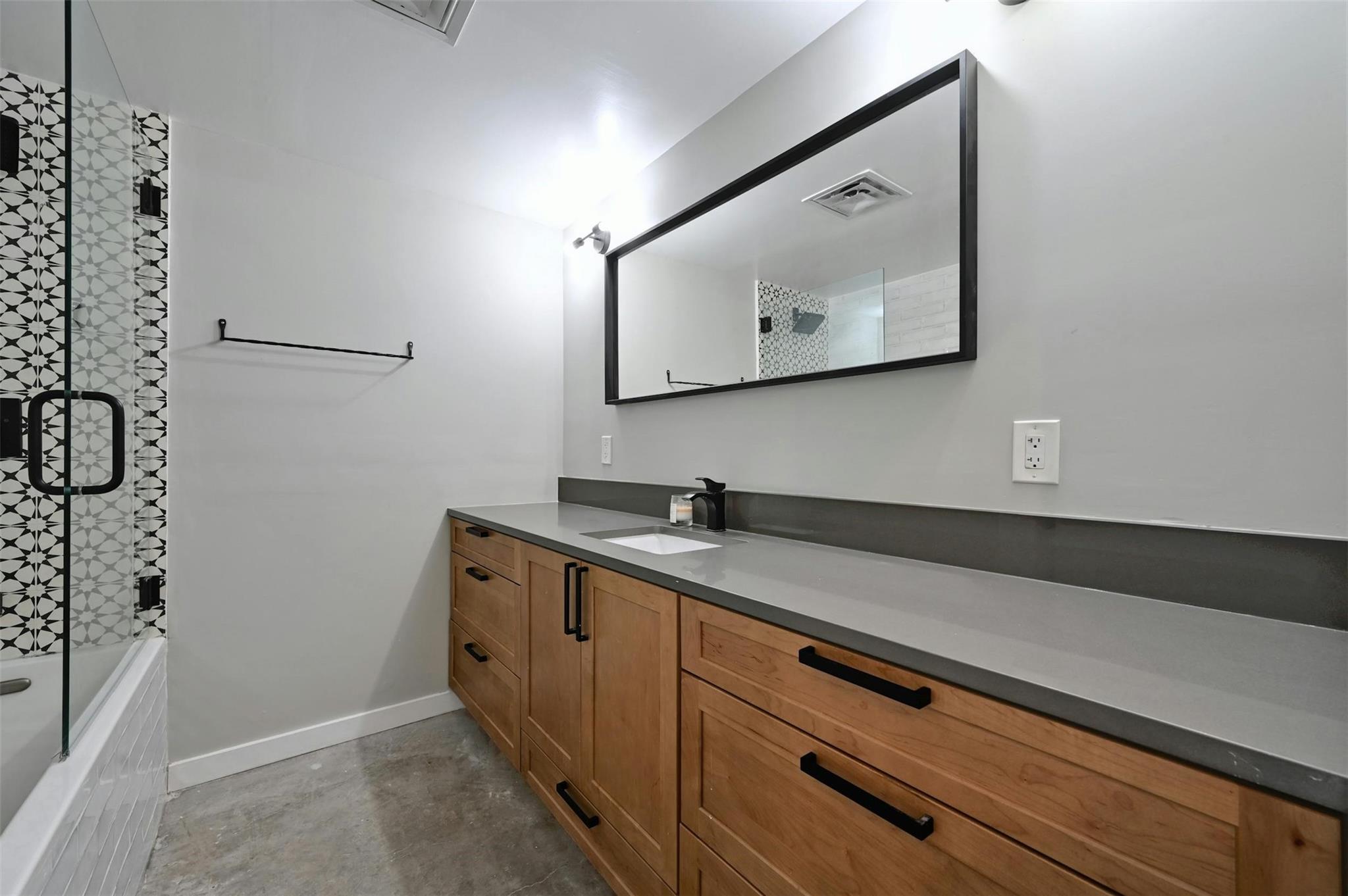 1401 Eva St # 107, Austin, TX 78704