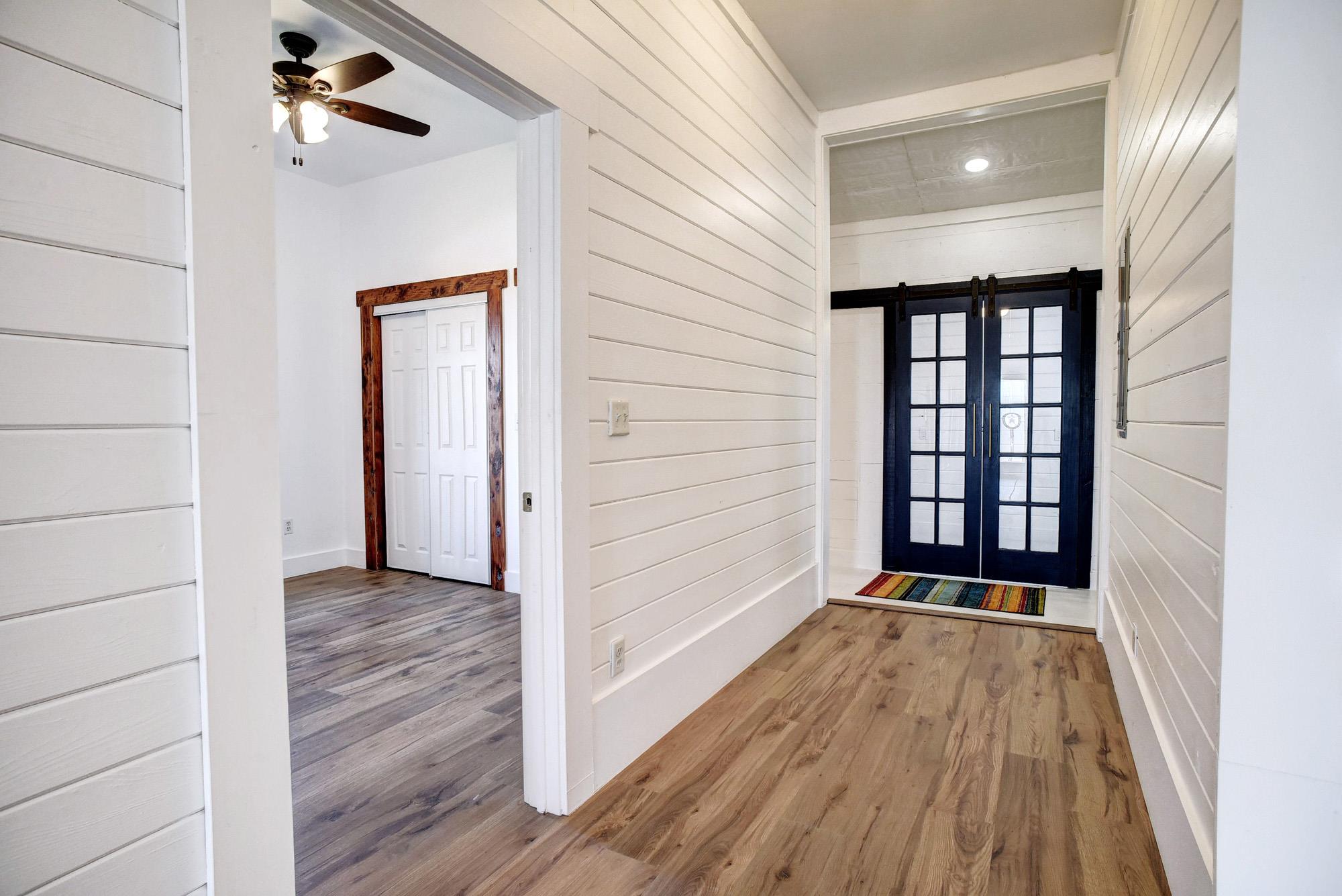 4165 Pin Oak Rd, Muldoon, TX 78949