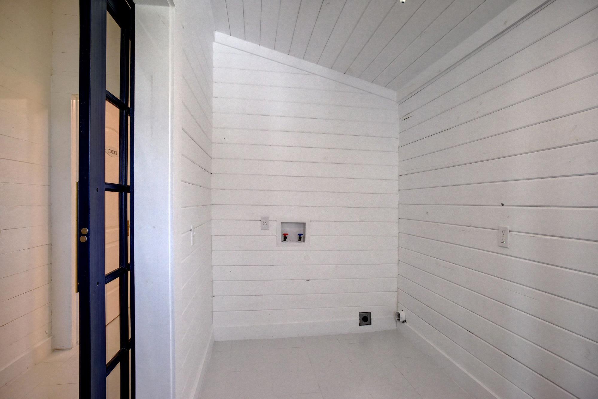 4165 Pin Oak Rd, Muldoon, TX 78949