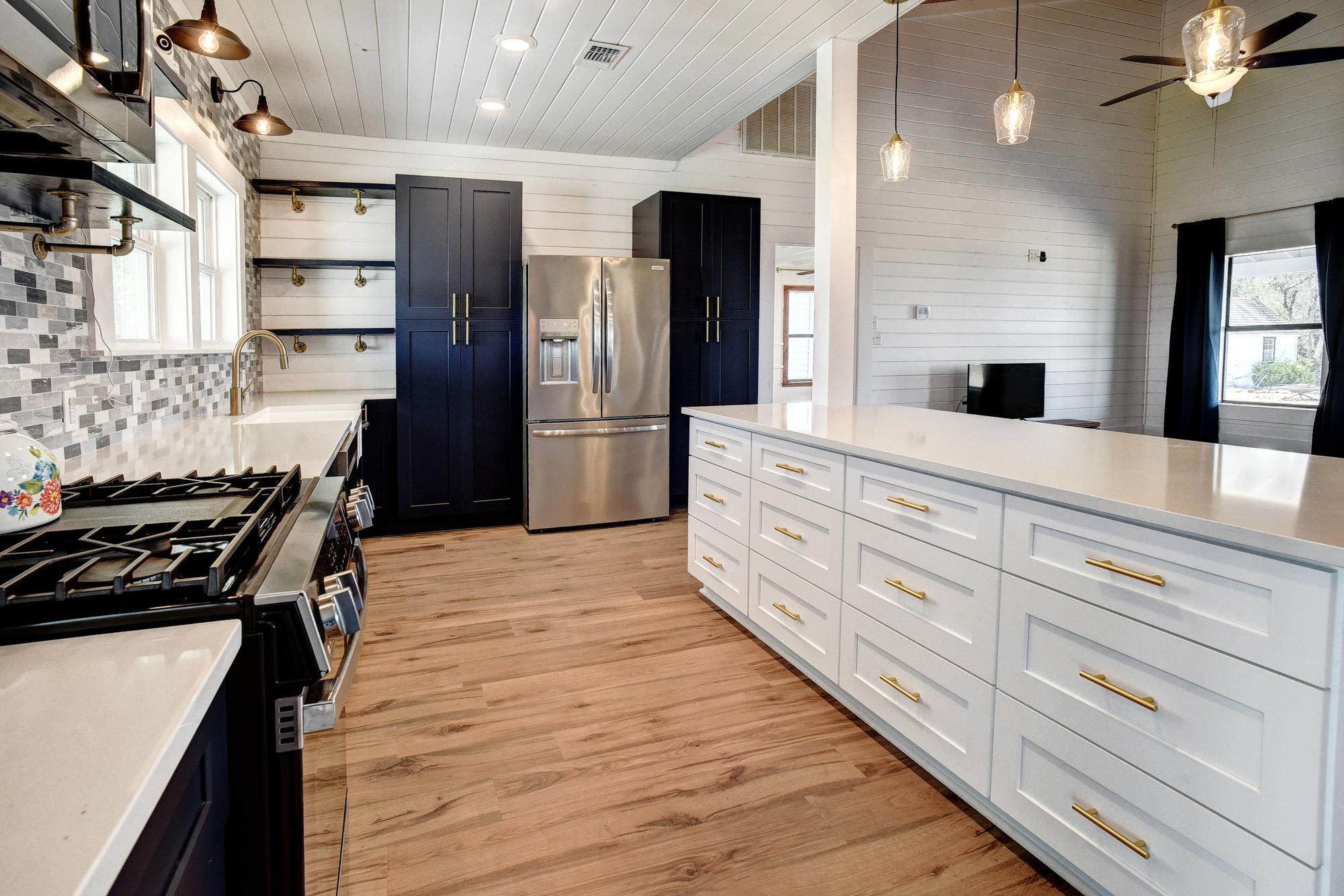 4165 Pin Oak Rd, Muldoon, TX 78949