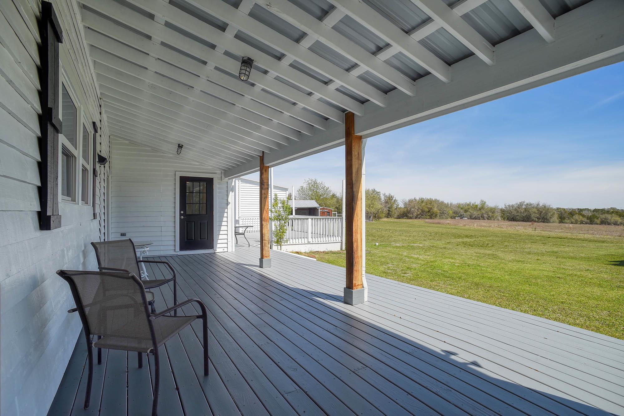 4165 Pin Oak Rd, Muldoon, TX 78949