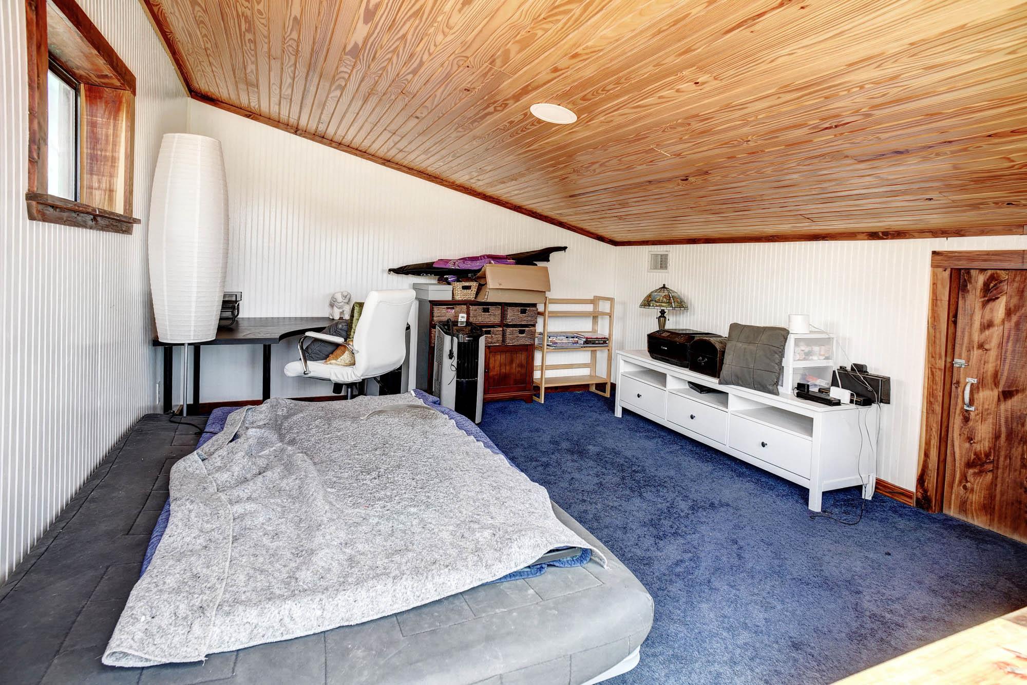 4165 Pin Oak Rd, Muldoon, TX 78949