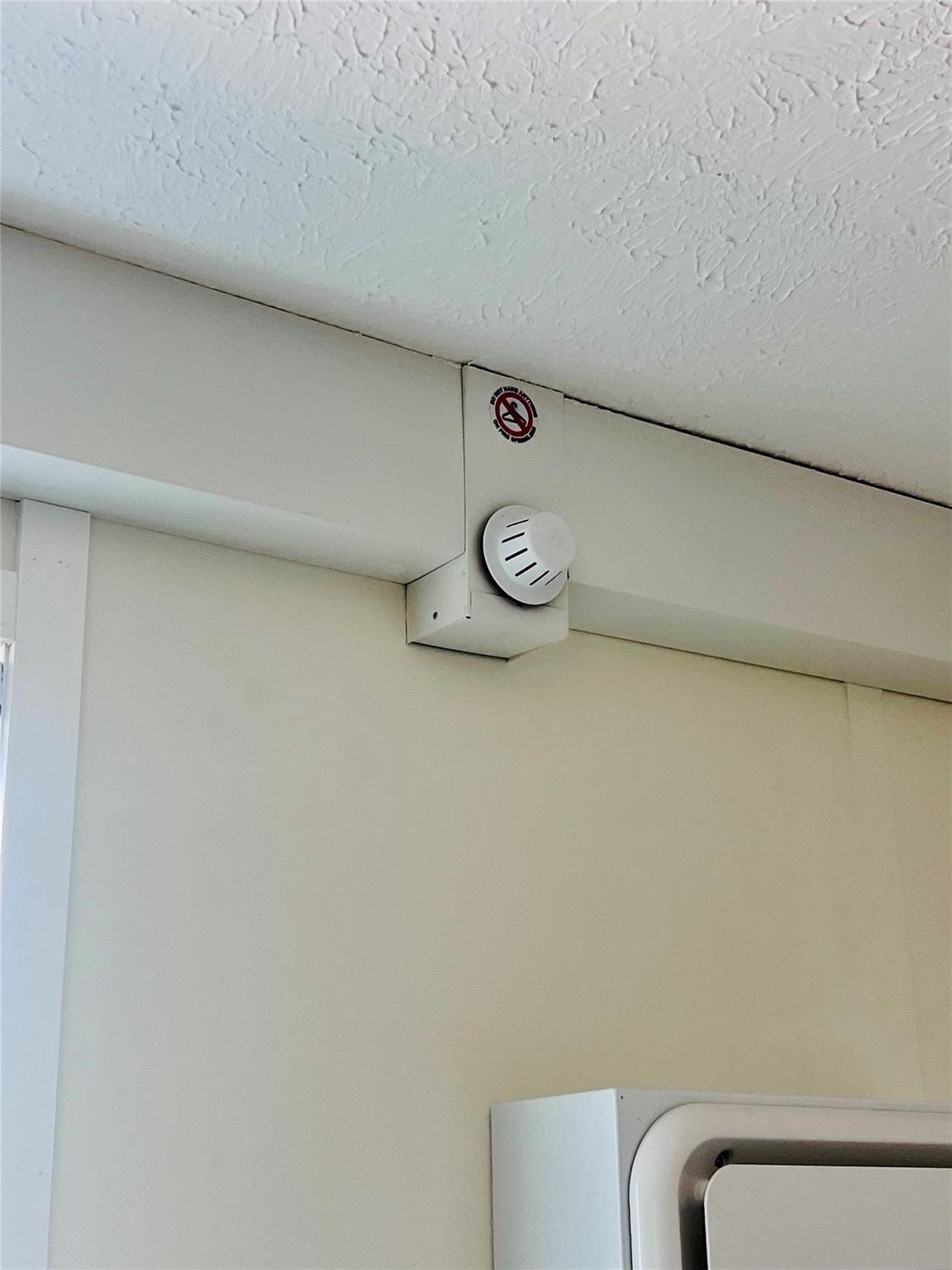 121 Kiowa Dr, Smithville, TX 78957