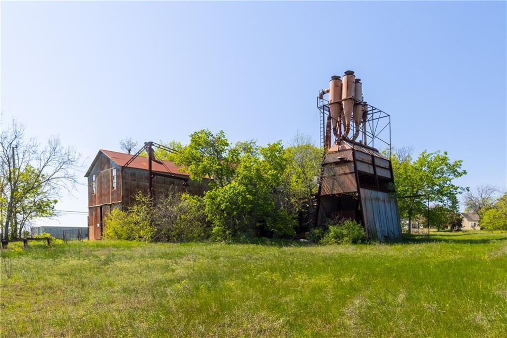 4275 Fm 1105 Rd, Walburg, TX 78673