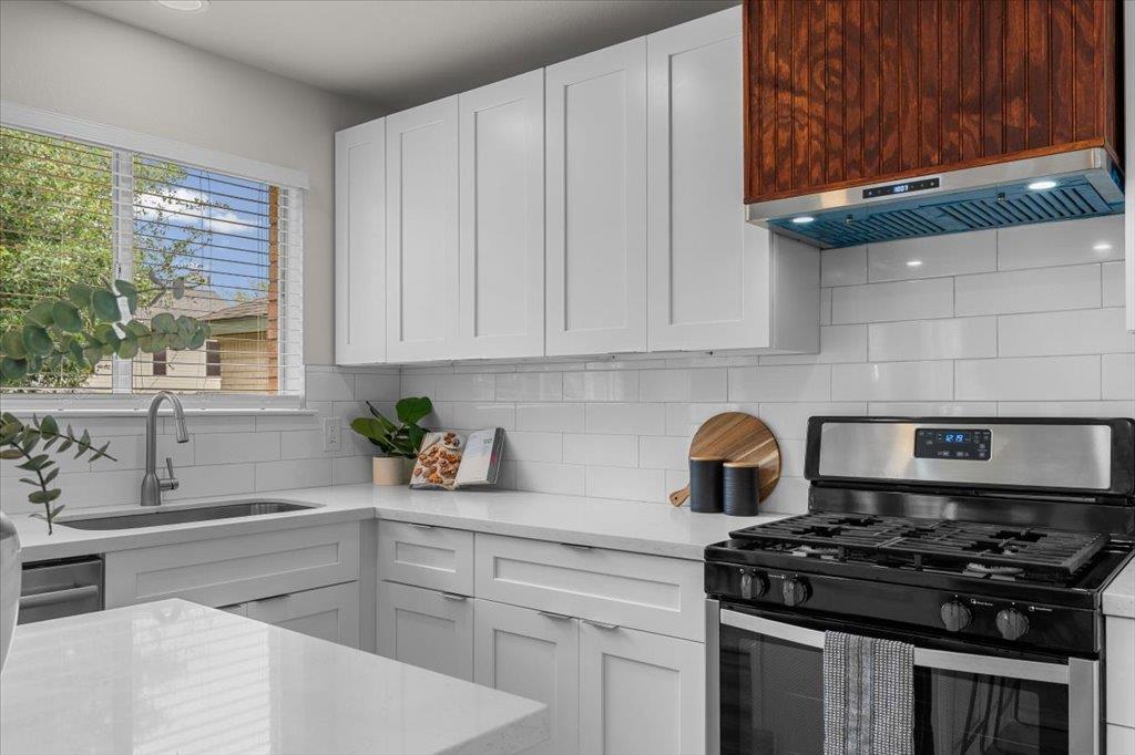 6437 Old Harbor Ln, Austin, TX 78739