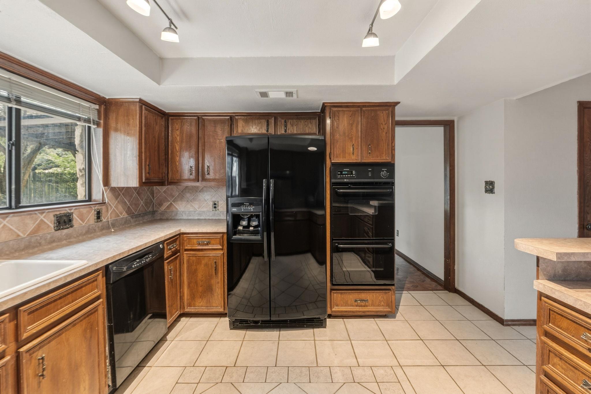 1303 Creekview Dr, Round Rock, TX 78681