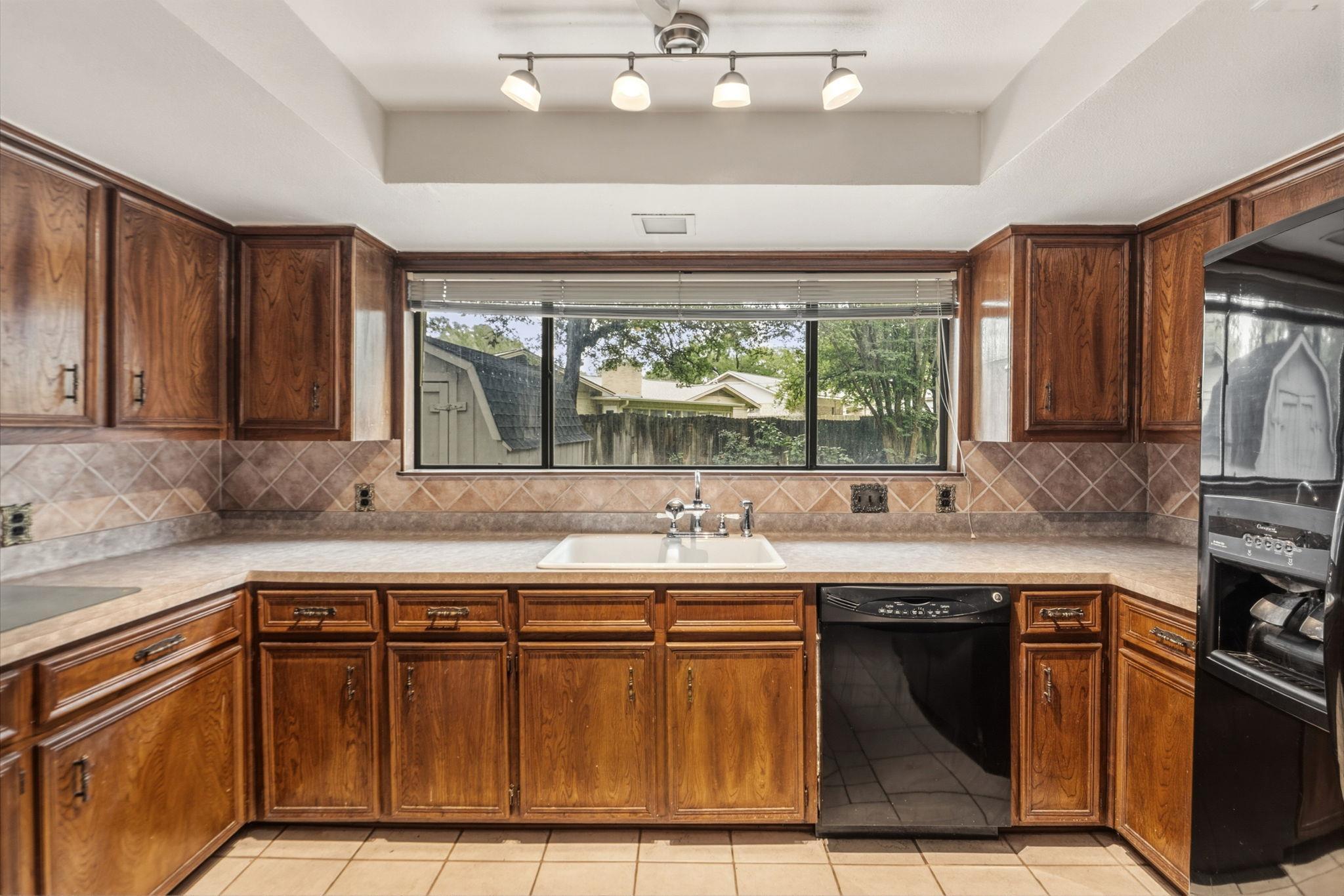 1303 Creekview Dr, Round Rock, TX 78681