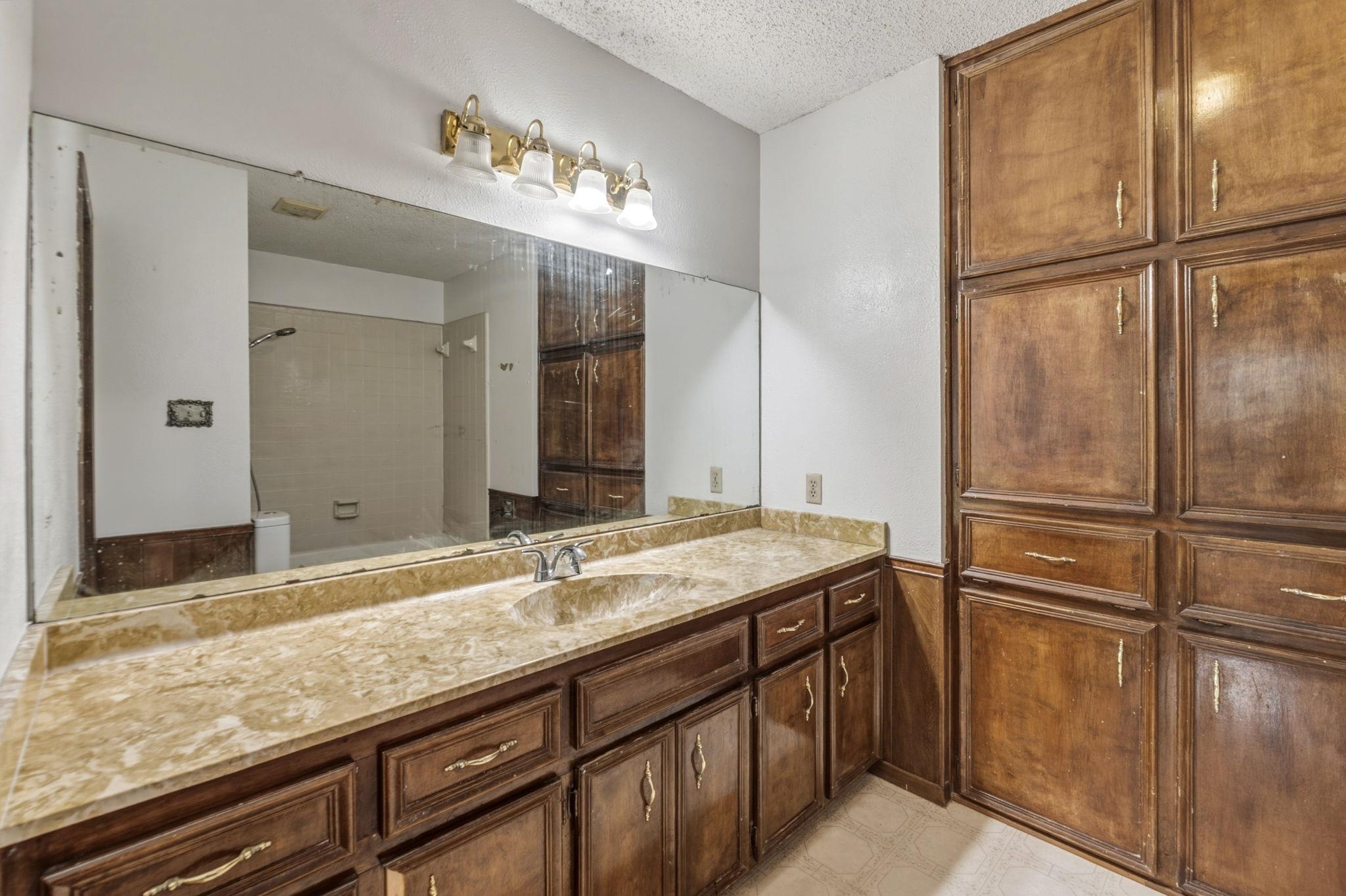 1303 Creekview Dr, Round Rock, TX 78681