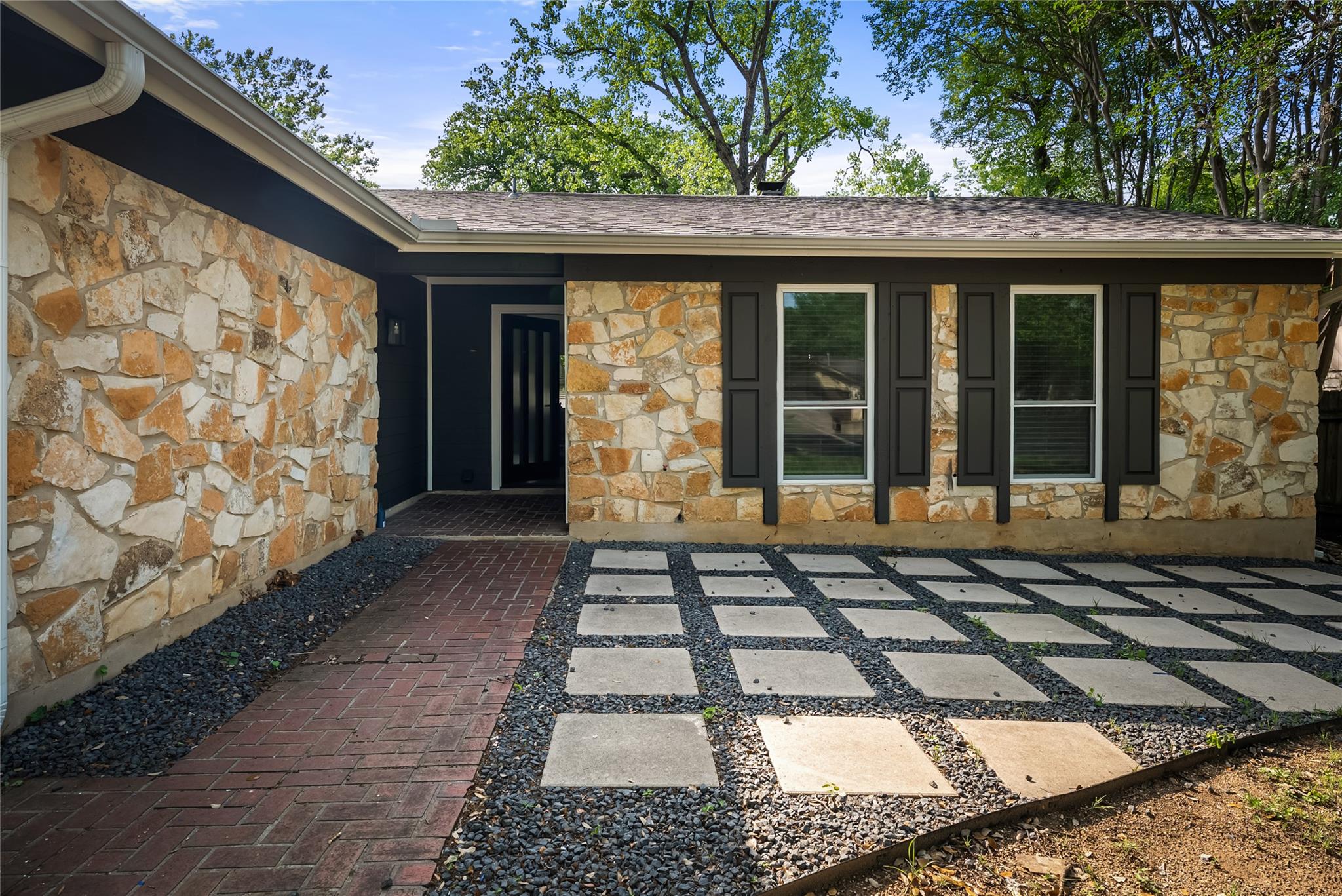 8306 SEMINARY RIDGE Dr, Austin, TX 78745