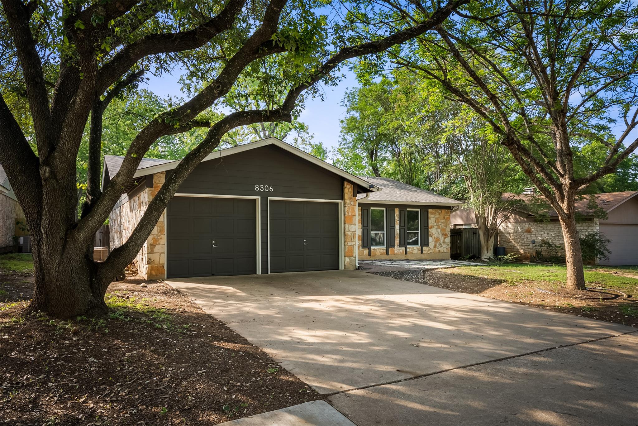 8306 SEMINARY RIDGE Dr, Austin, TX 78745