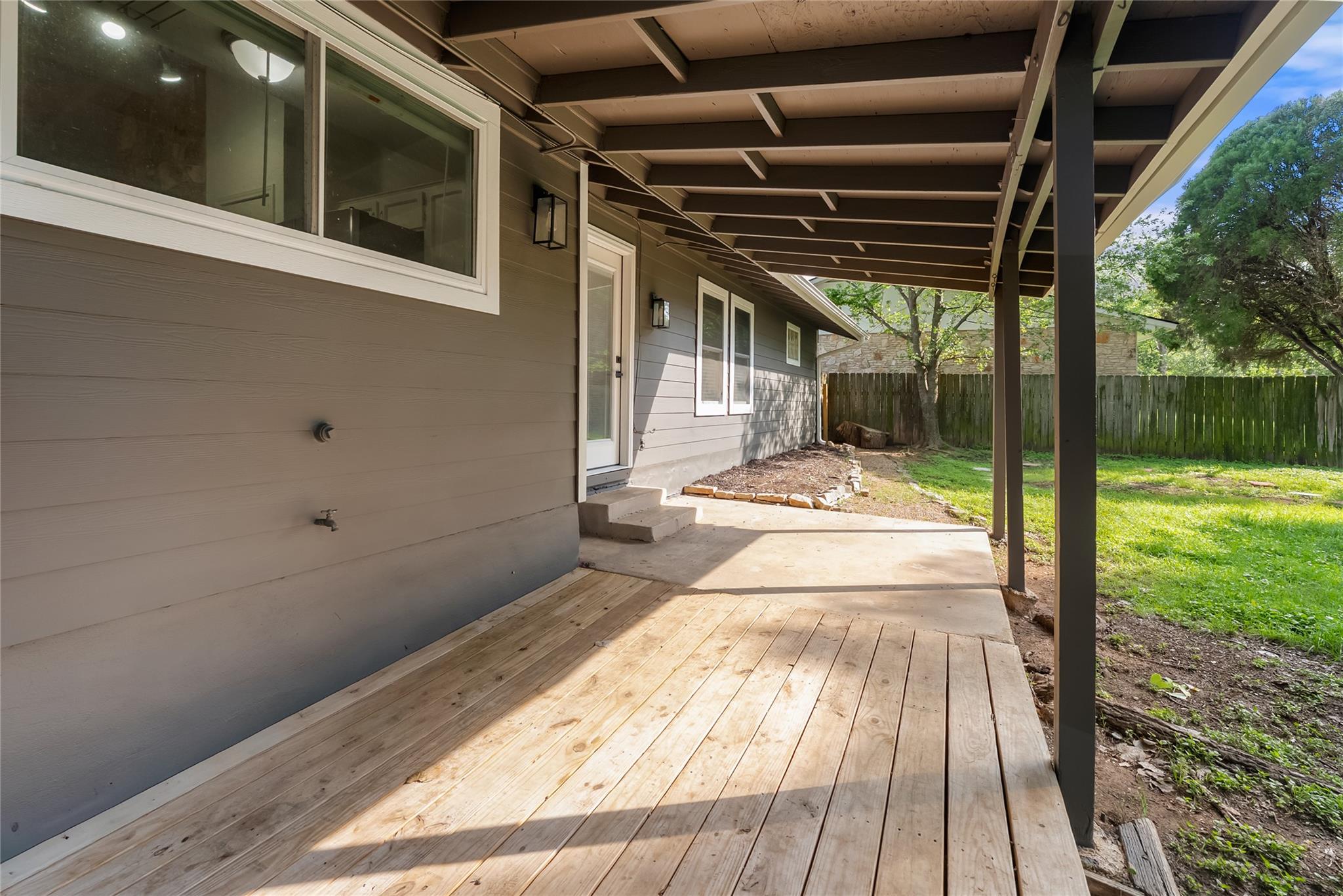 8306 SEMINARY RIDGE Dr, Austin, TX 78745