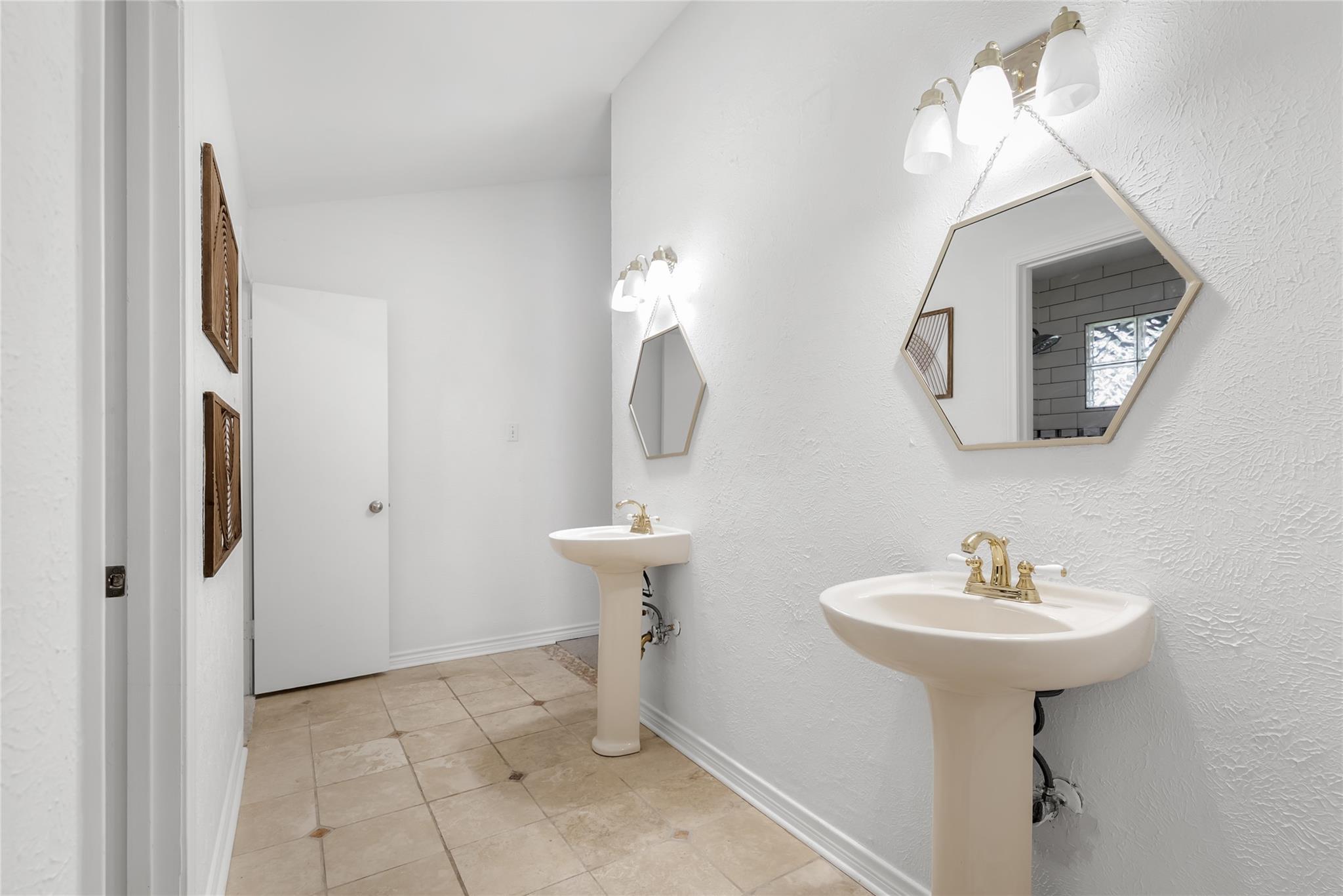 8306 SEMINARY RIDGE Dr, Austin, TX 78745
