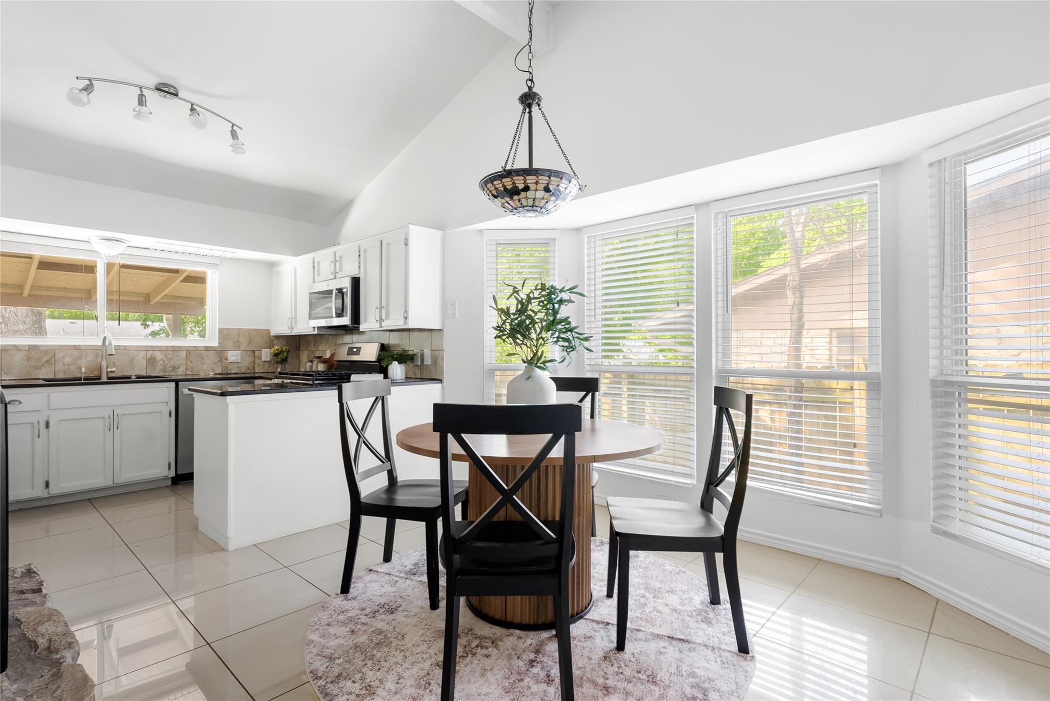 8306 SEMINARY RIDGE Dr, Austin, TX 78745