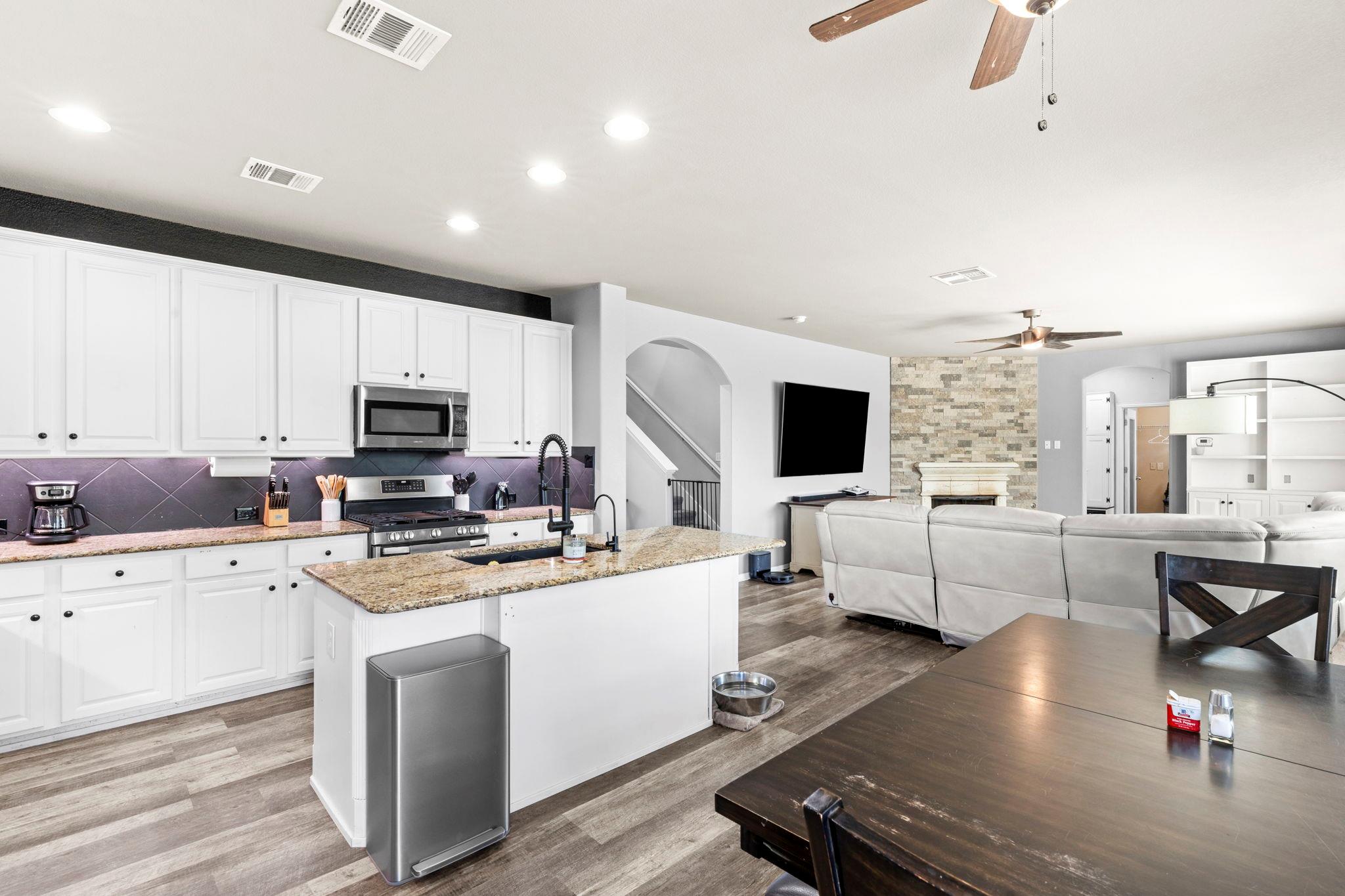 227 Sandstone Trl, Buda, TX 78610